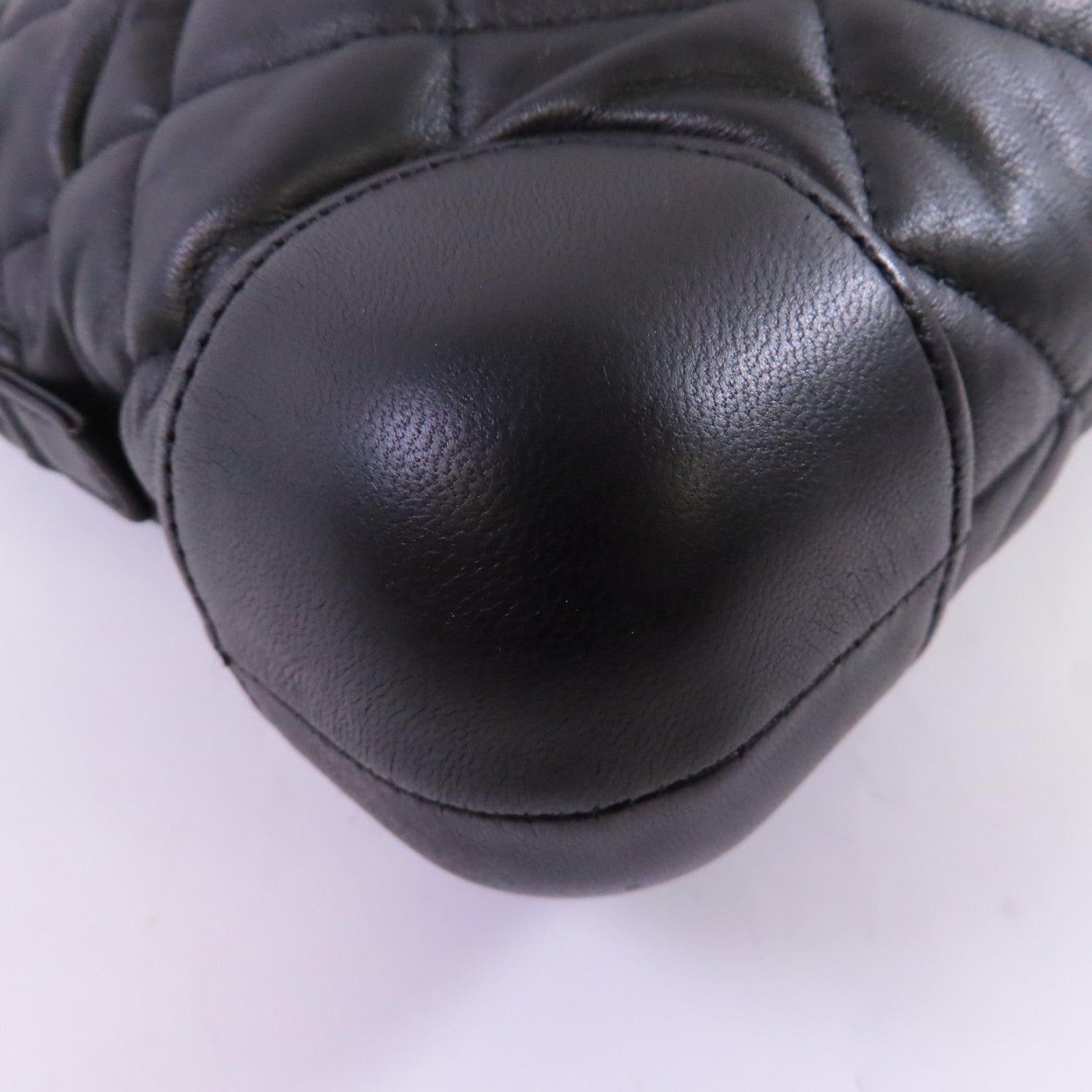 CHANEL 羊皮皮革Pouch銀扣手拿包