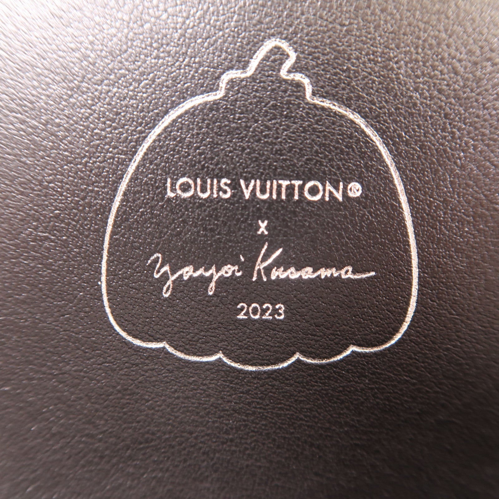LOUIS VUITTON Epi LV X Yayoi Kusama Pochette銀扣手拿包