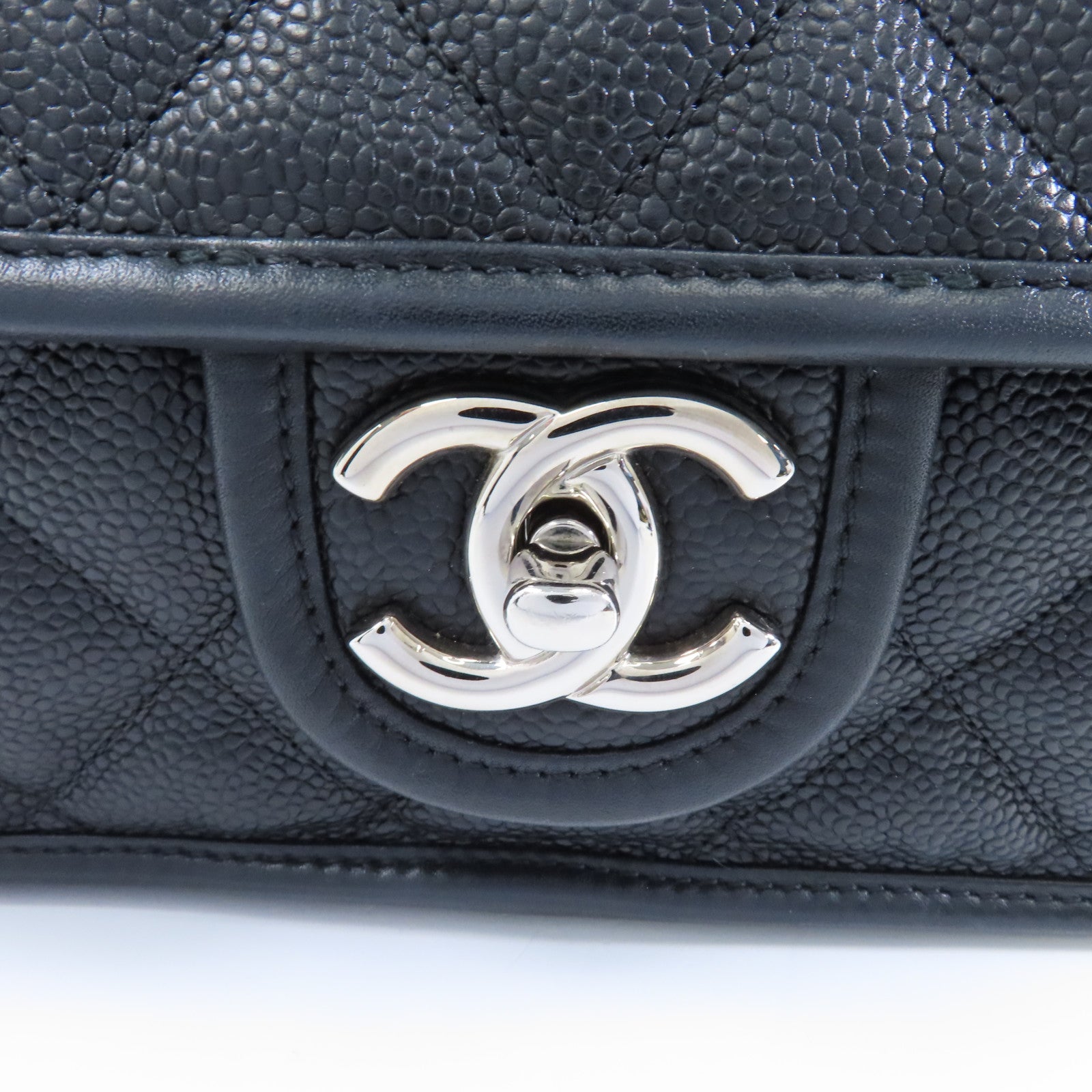 CHANEL 菱格Caviar皮革Chain Shoulder銀扣鏈帶肩背袋黑色