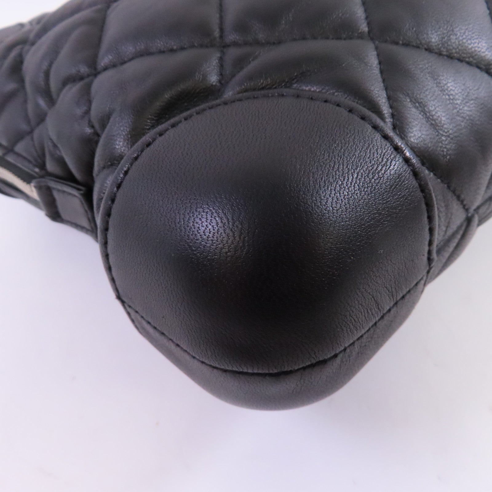 CHANEL 羊皮皮革Pouch銀扣手拿包