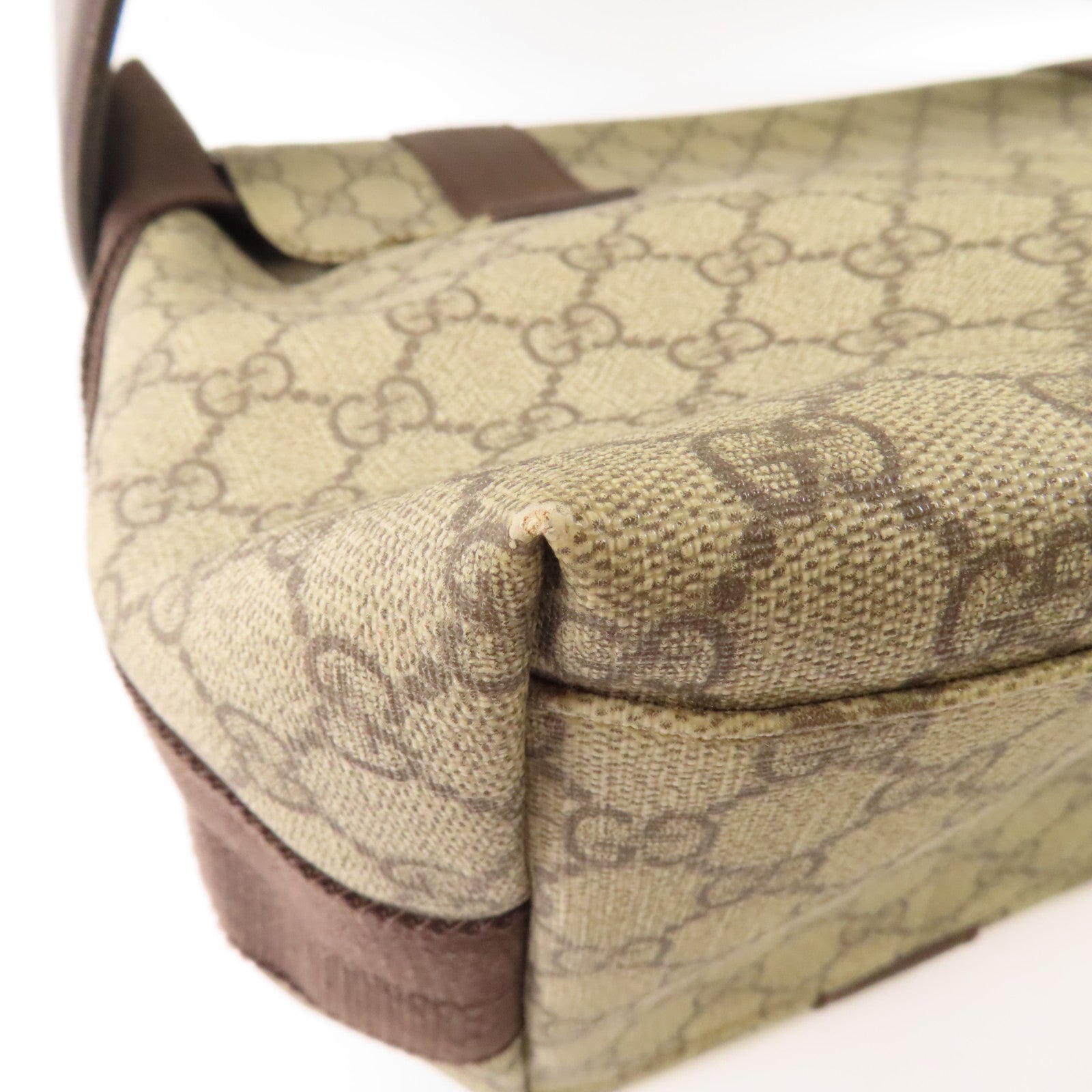 GUCCI 塗層帆布Messenger Bag銀扣肩背袋