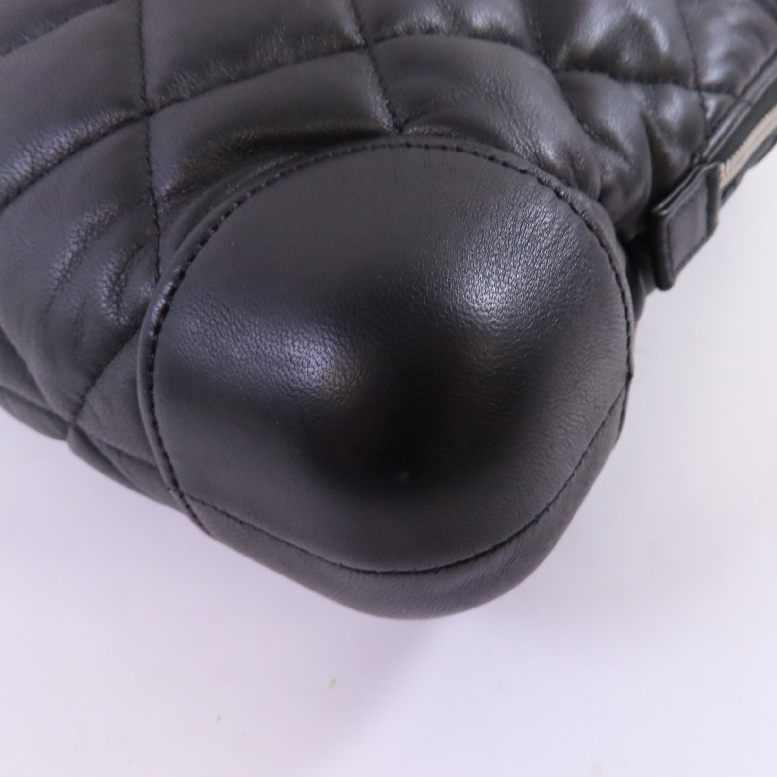 CHANEL 羊皮皮革Pouch銀扣手拿包