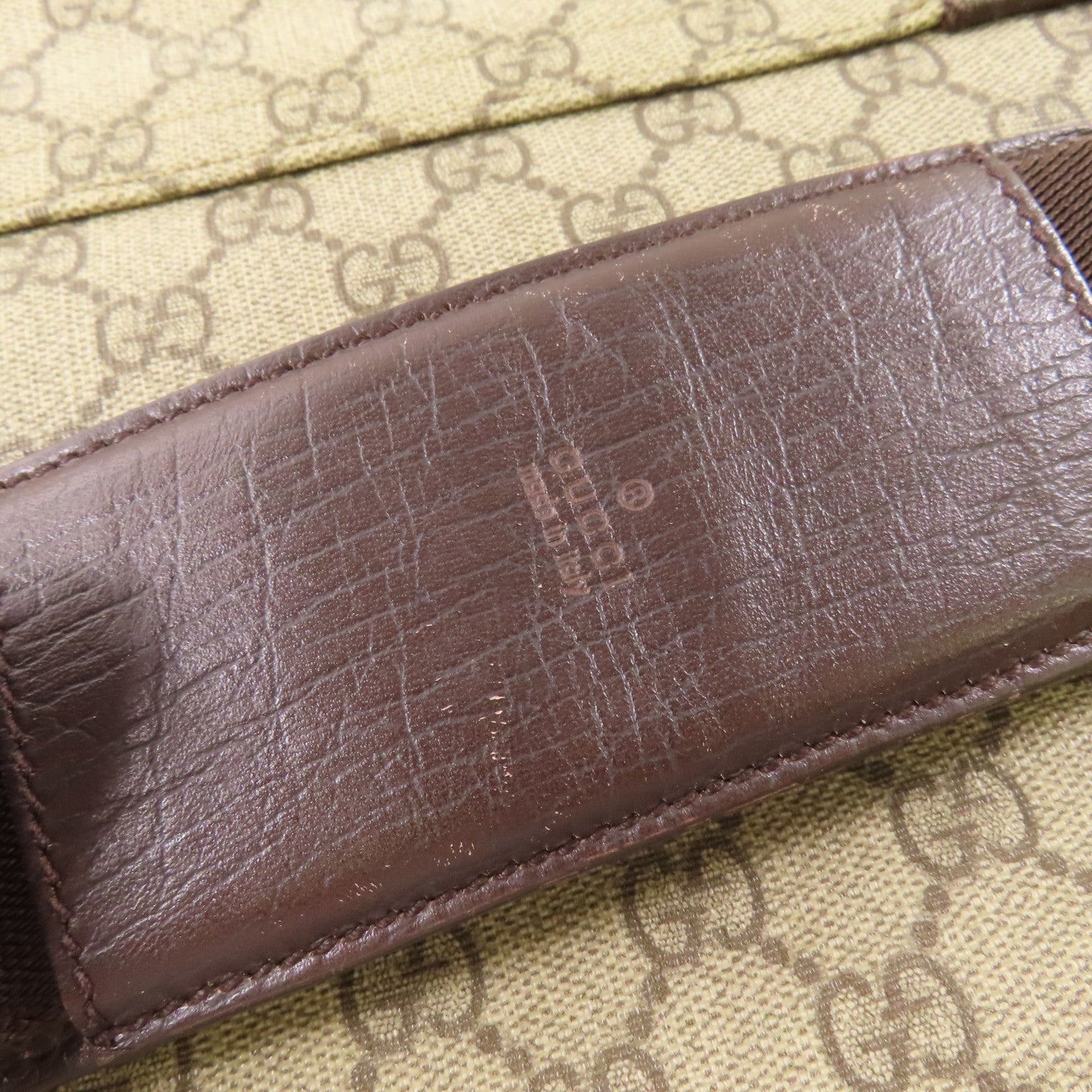 GUCCI 塗層帆布Messenger Bag銀扣肩背袋