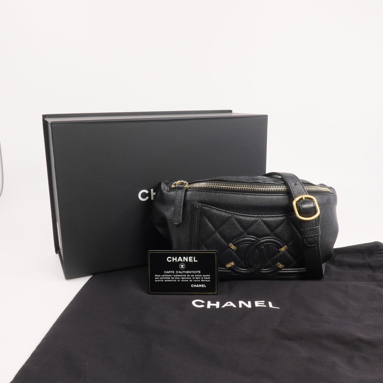 CHANEL 牛皮皮革Filigree Waist Bag金扣腰包