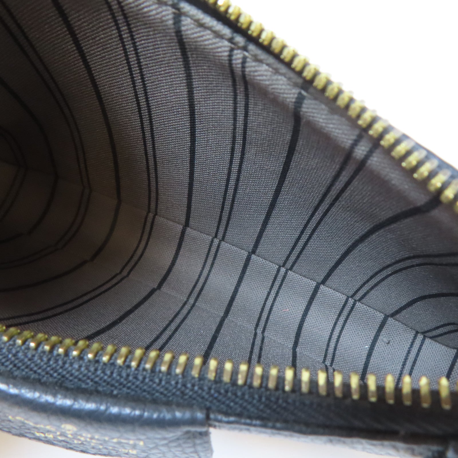 LOUIS VUITTON Monogram Empreinte Easy Pouch On Strap金扣手挽袋黑色