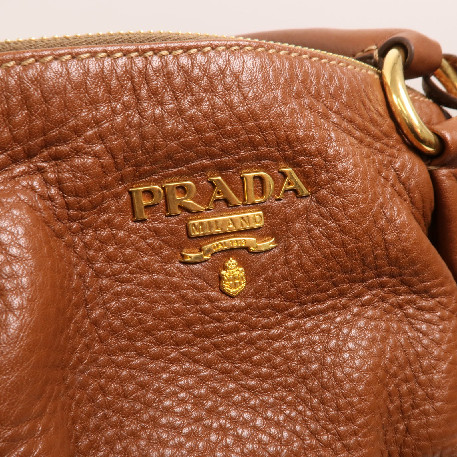 PRADA 牛皮皮革Bauletto Bag金扣肩背袋
