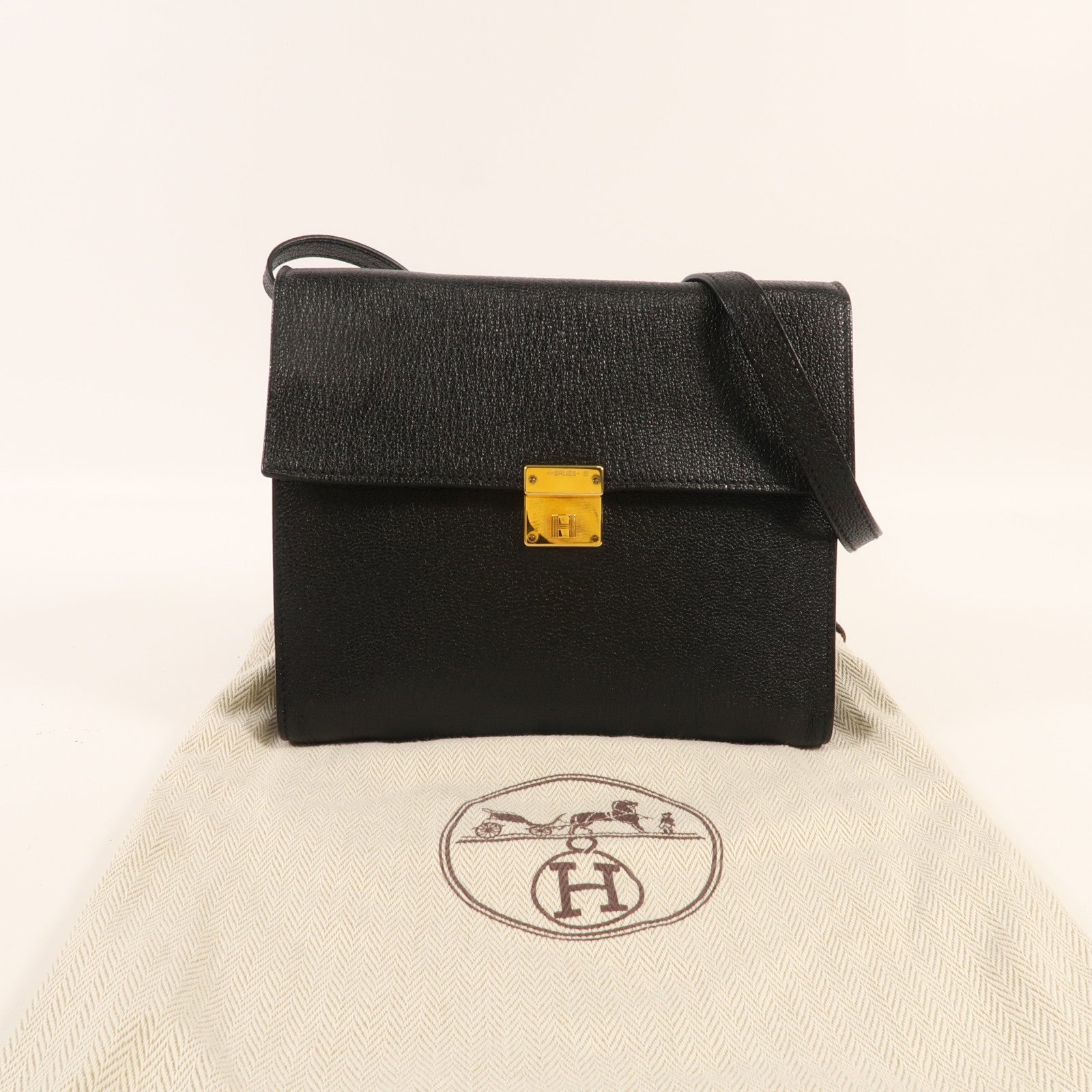 HERMES Chevre皮革Clic 16金扣肩背袋Noir