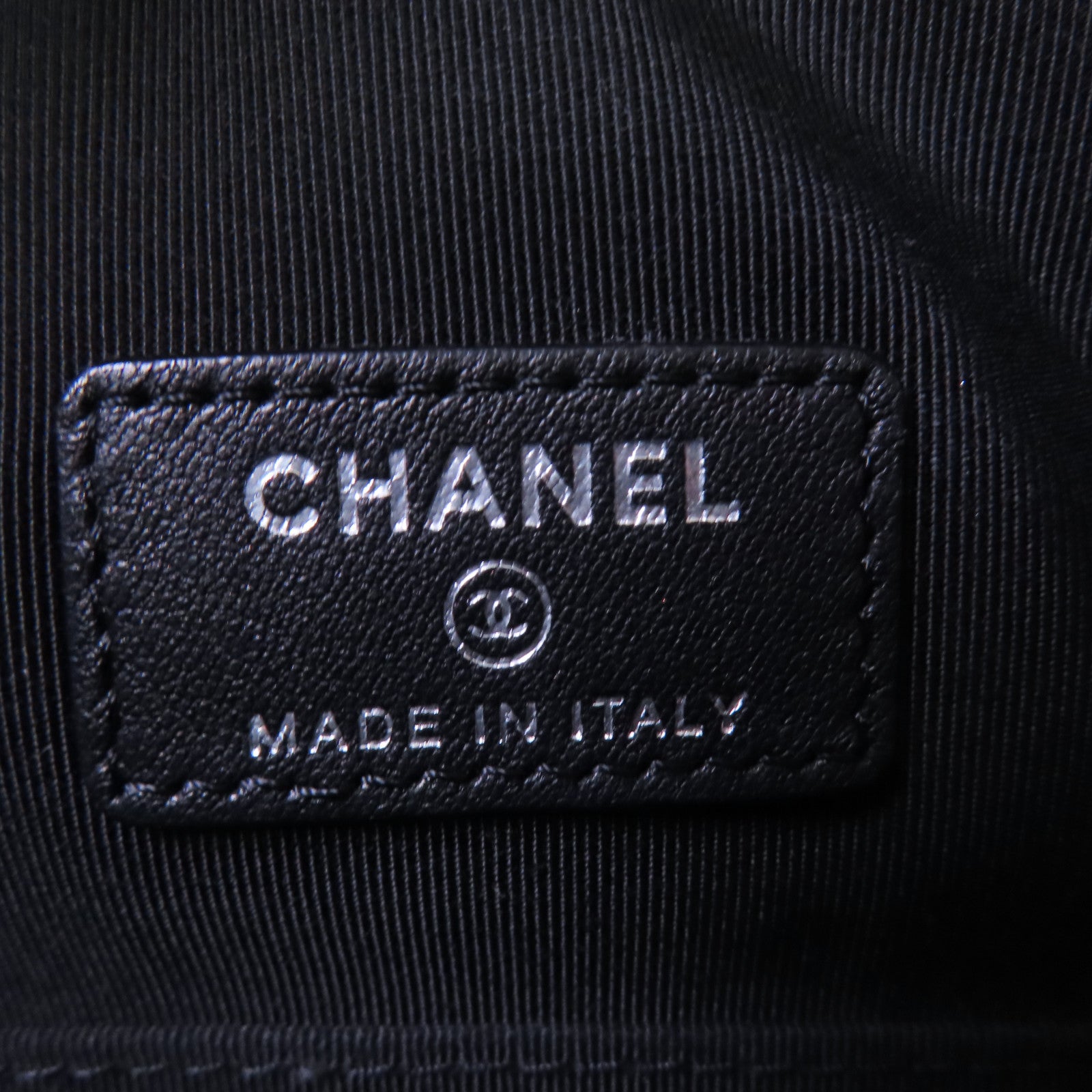CHANEL 羊皮皮革Pouch銀扣手拿包