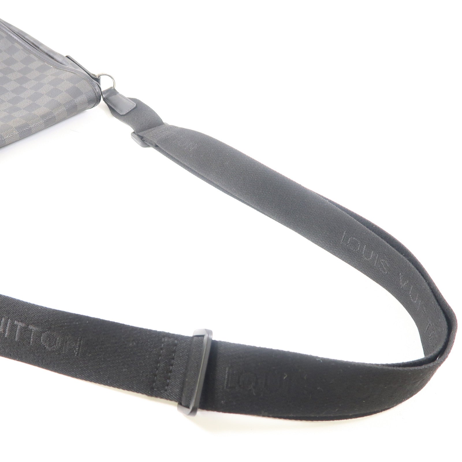 LOUIS VUITTON 【激減優惠】Damier Graphite Daniel MM銀扣肩背袋黑色/灰色