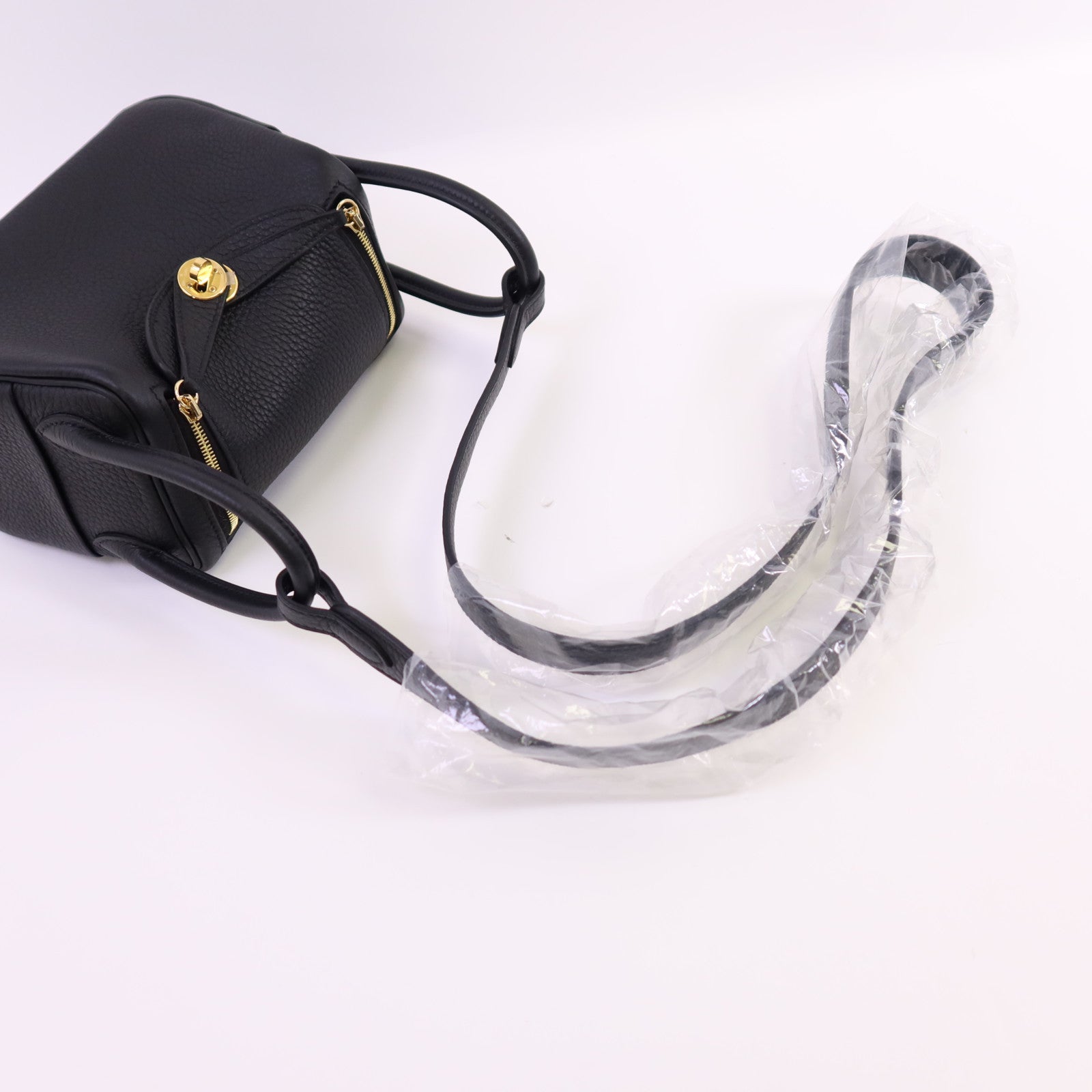 HERMES Clemence皮革Mini Lindy金扣肩背袋Noir