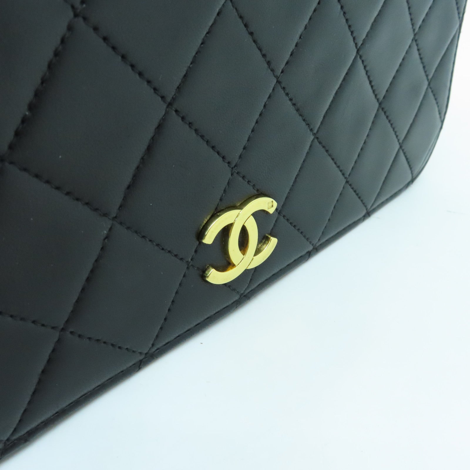 CHANEL rhombic sheepskin leather Chain Shoulder gold buckle chain shoulder bag black