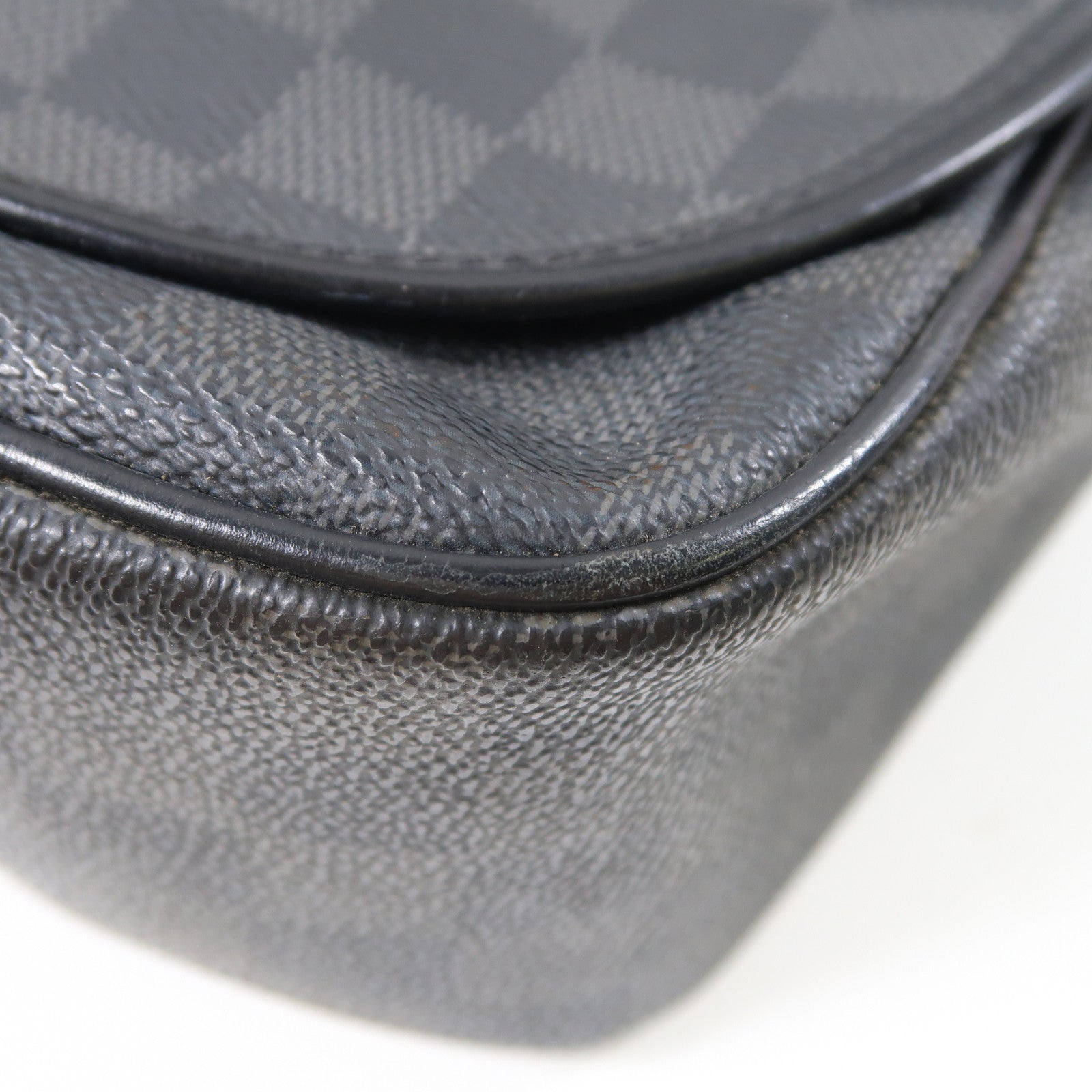 LOUIS VUITTON 【激減優惠】Damier Graphite Daniel MM銀扣肩背袋黑色/灰色