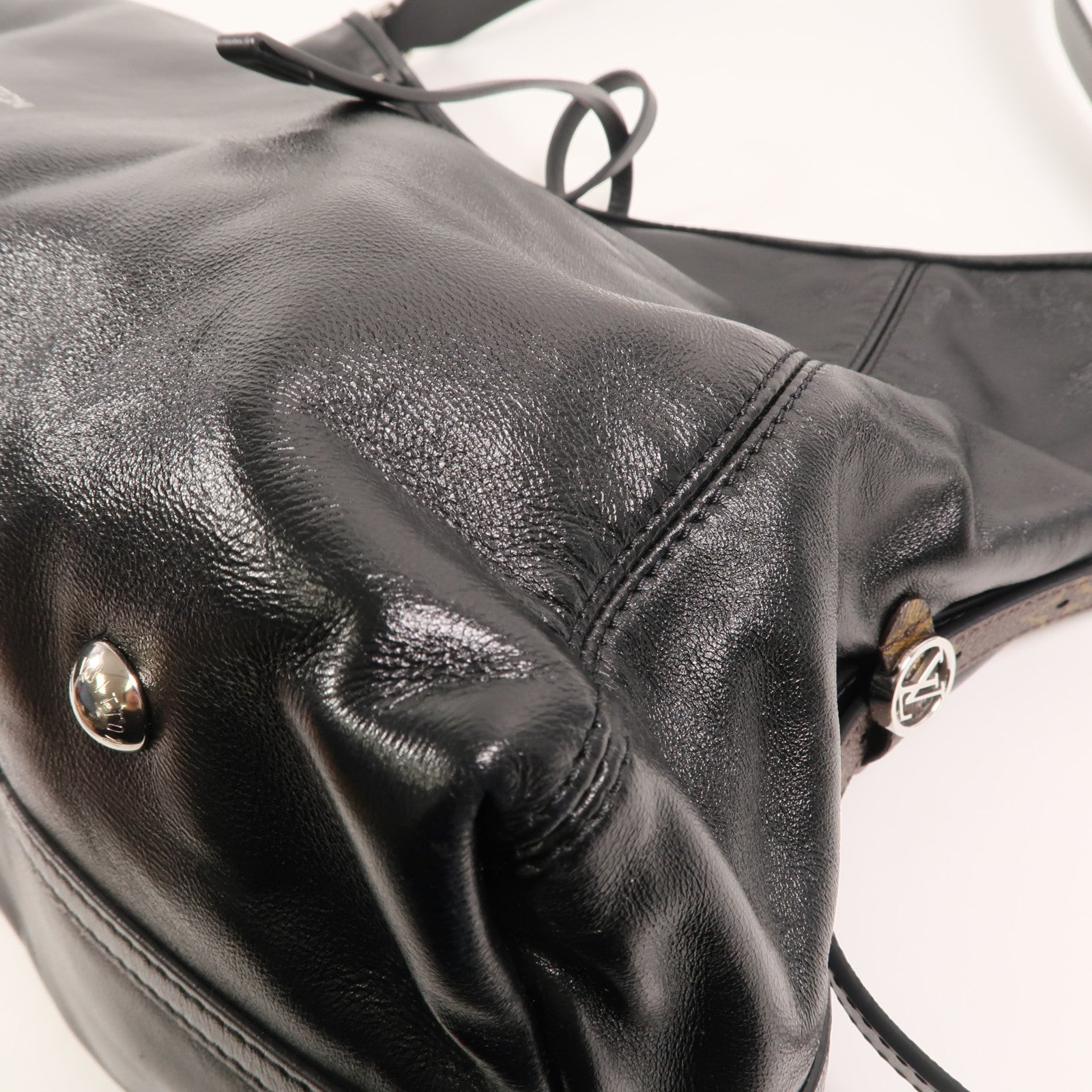 LOUIS VUITTON 羊皮皮革CarryAll Vibe MM肩背袋