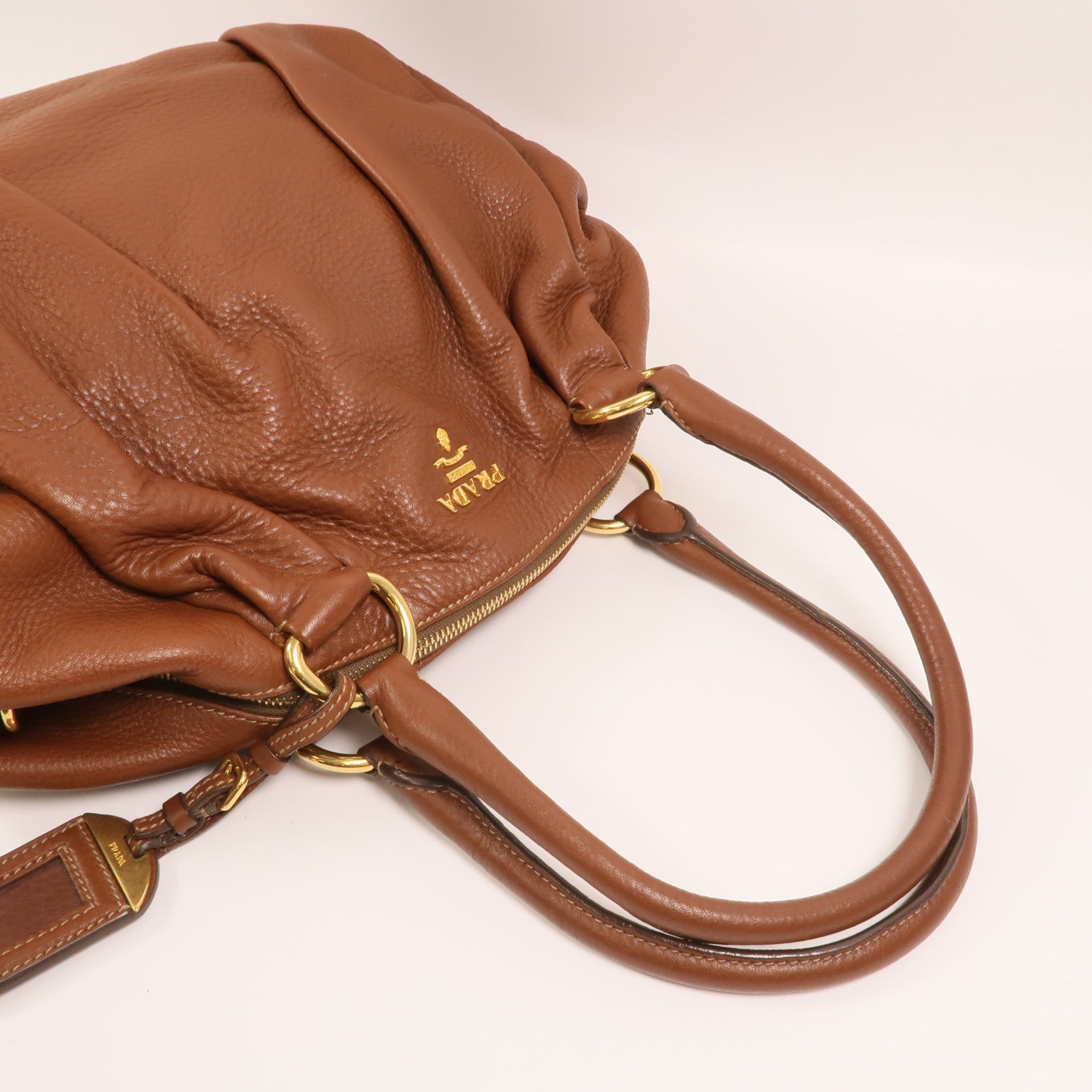 PRADA 牛皮皮革Bauletto Bag金扣肩背袋