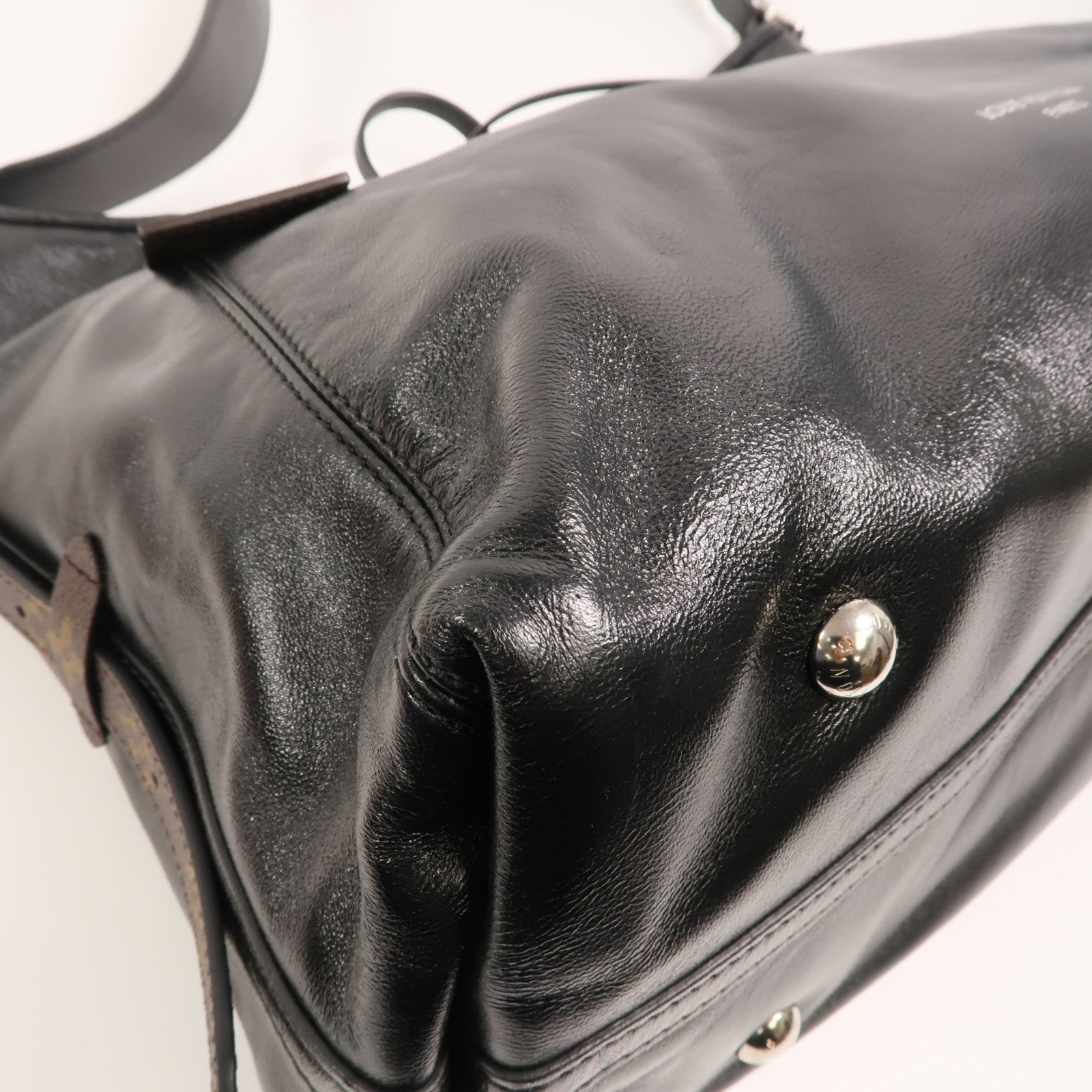 LOUIS VUITTON 羊皮皮革CarryAll Vibe MM肩背袋