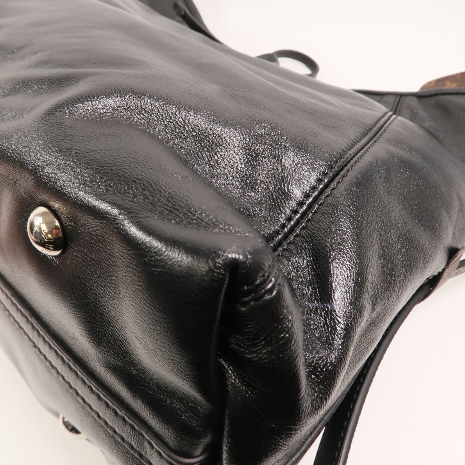 LOUIS VUITTON 羊皮皮革CarryAll Vibe MM肩背袋