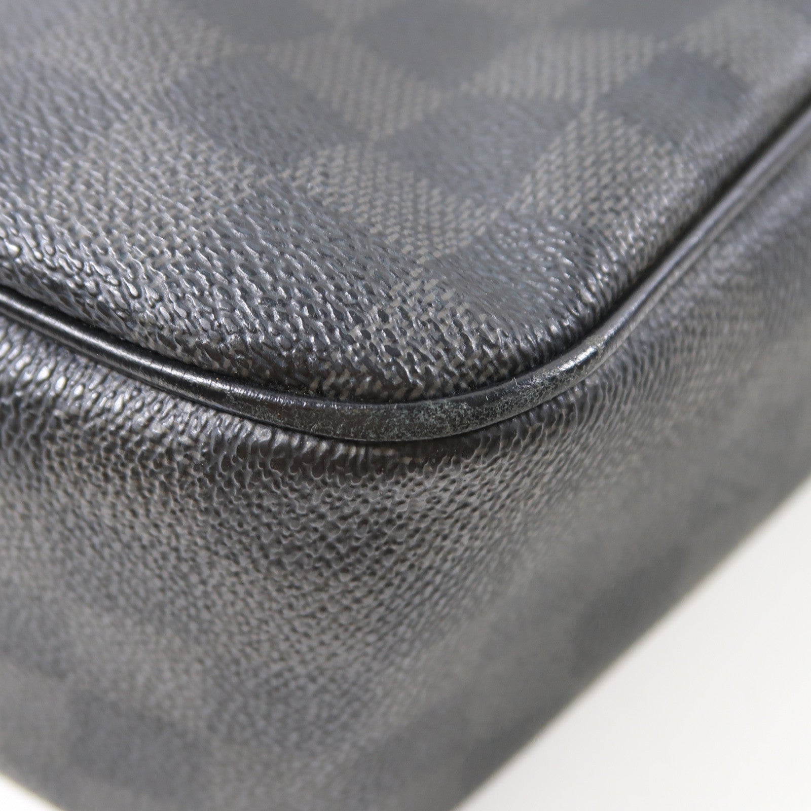 LOUIS VUITTON 【激減優惠】Damier Graphite Daniel MM銀扣肩背袋黑色/灰色