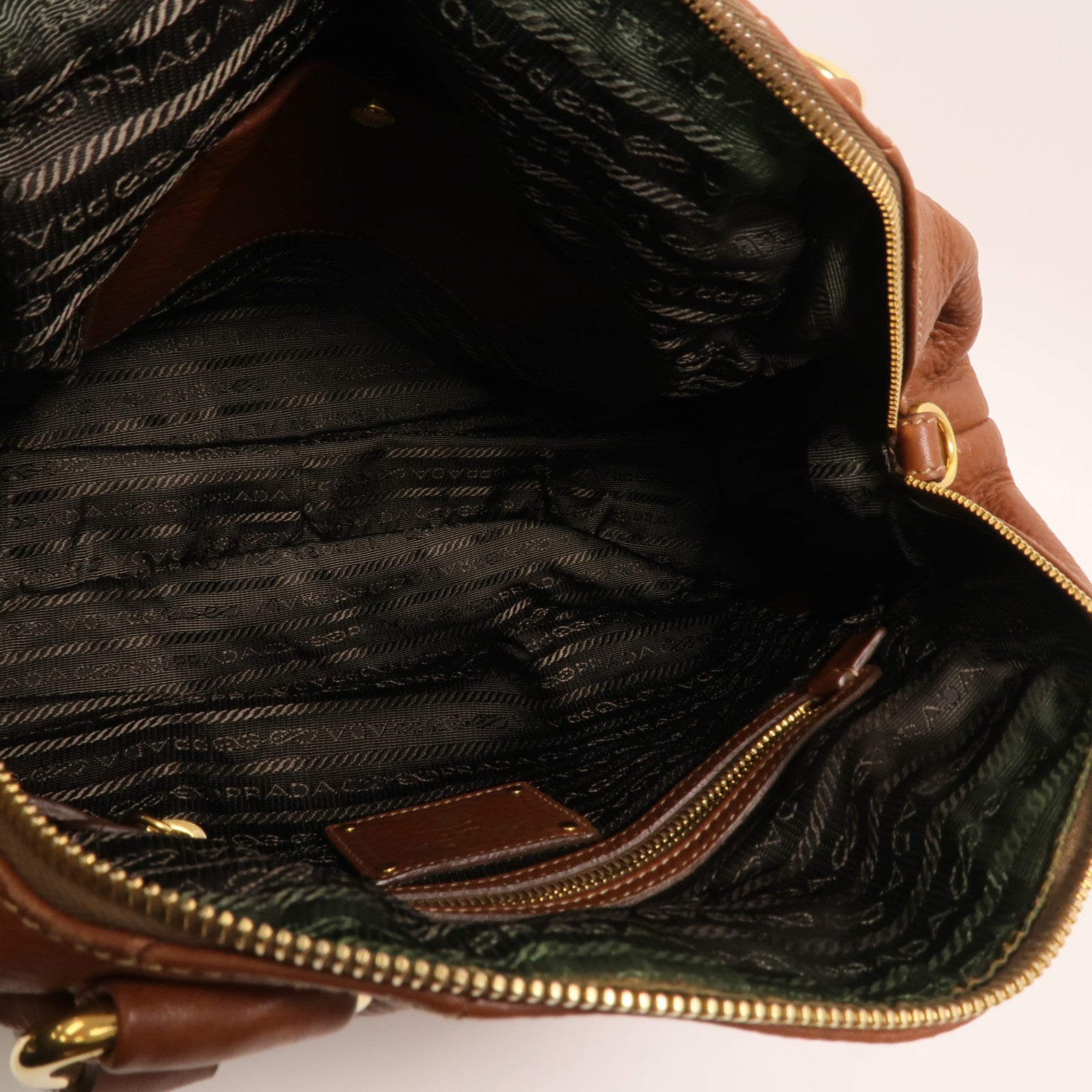 PRADA 牛皮皮革Bauletto Bag金扣肩背袋