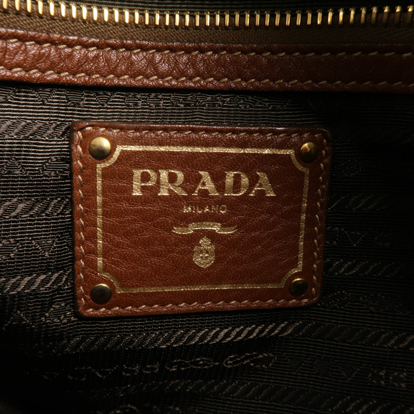 PRADA 牛皮皮革Bauletto Bag金扣肩背袋