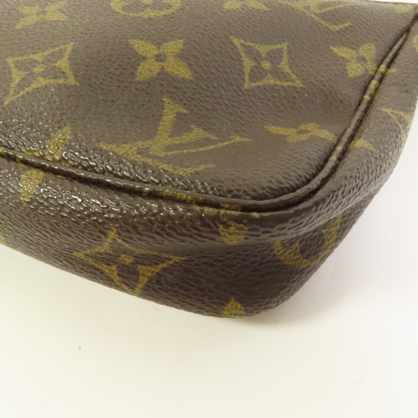 LOUIS VUITTON Monogram Pochette Accessoires金扣手挽袋棕色