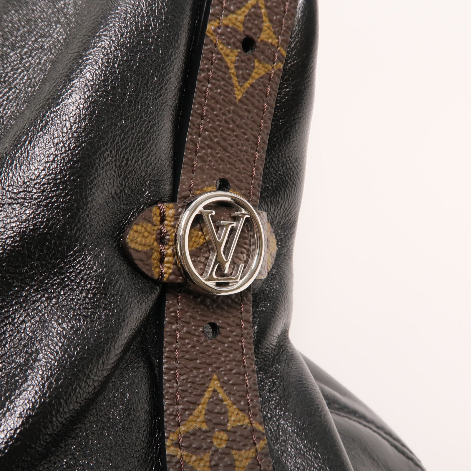 LOUIS VUITTON 羊皮皮革CarryAll Vibe MM肩背袋