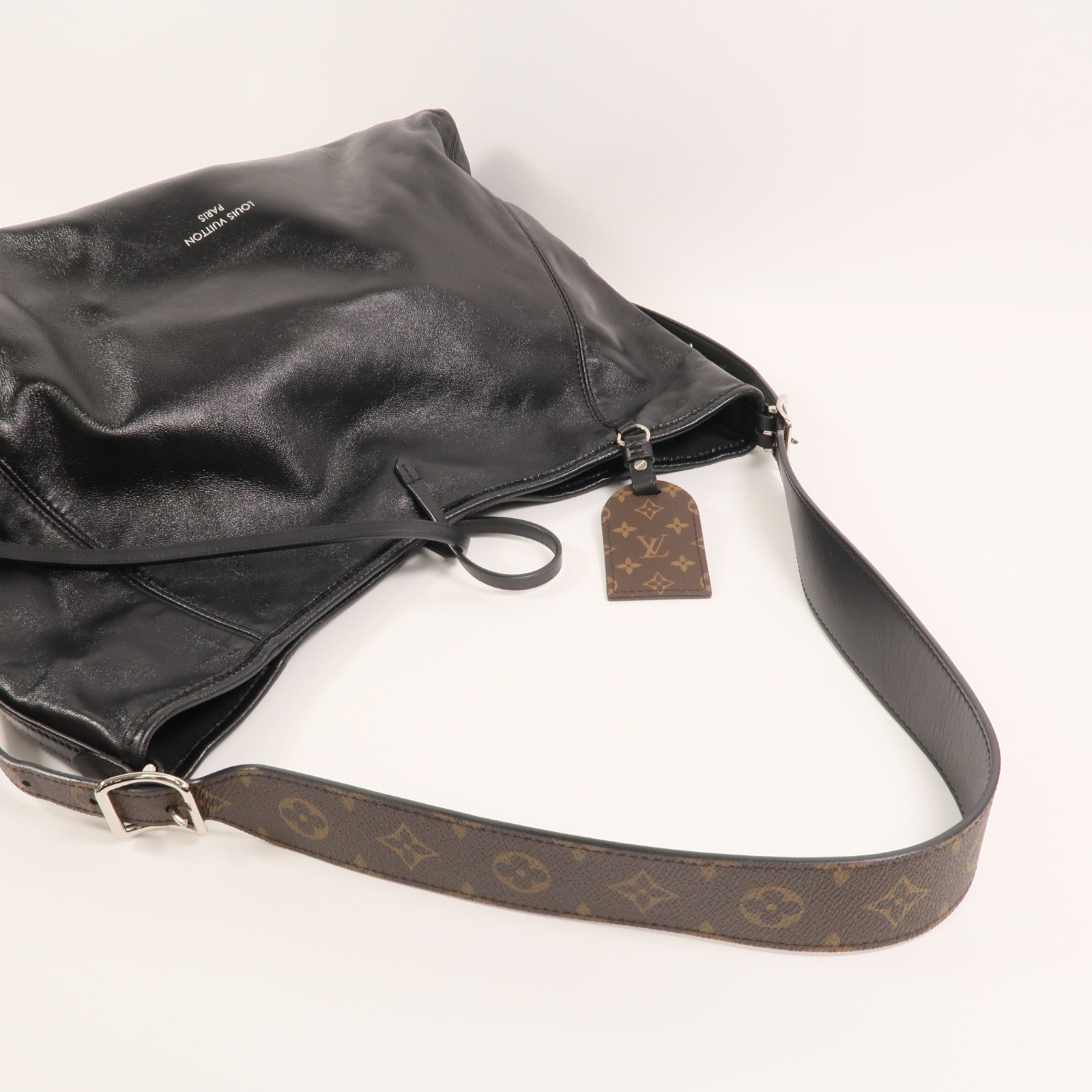 LOUIS VUITTON 羊皮皮革CarryAll Vibe MM肩背袋