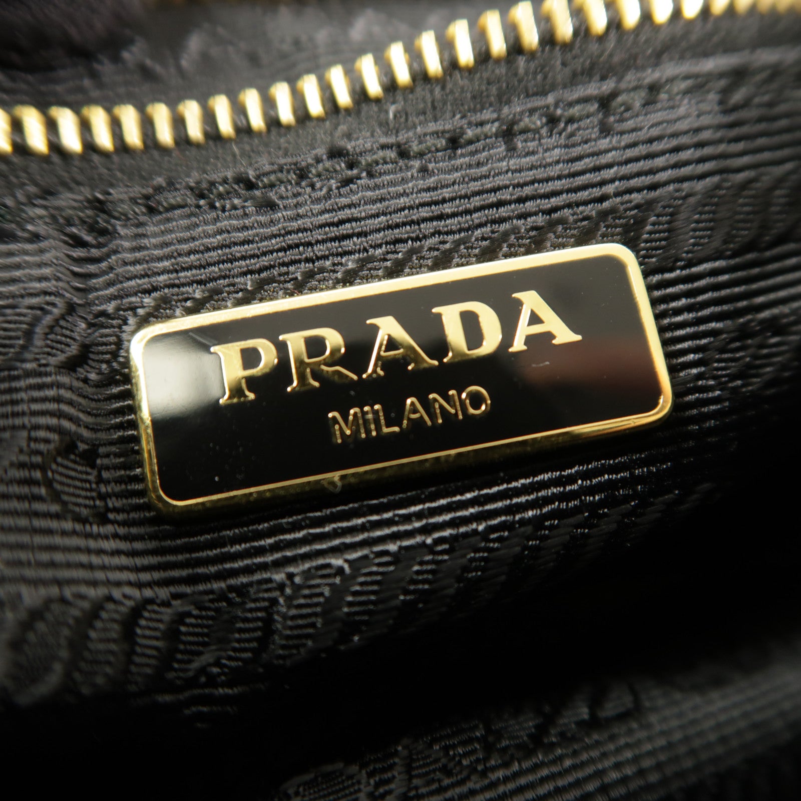 PRADA 尼龍Chain Pouch Shoulder Bag鏈帶肩背袋