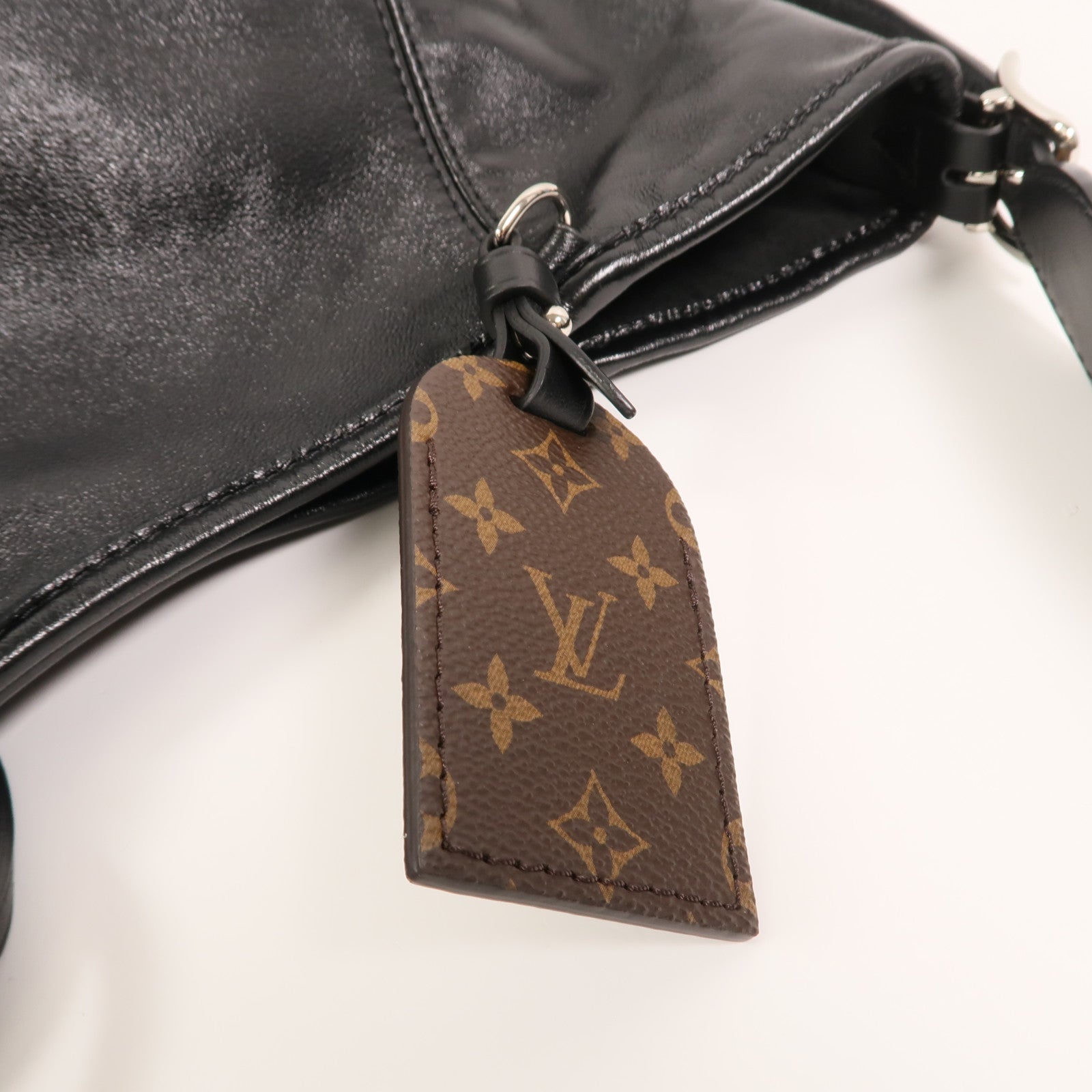LOUIS VUITTON 羊皮皮革CarryAll Vibe MM肩背袋