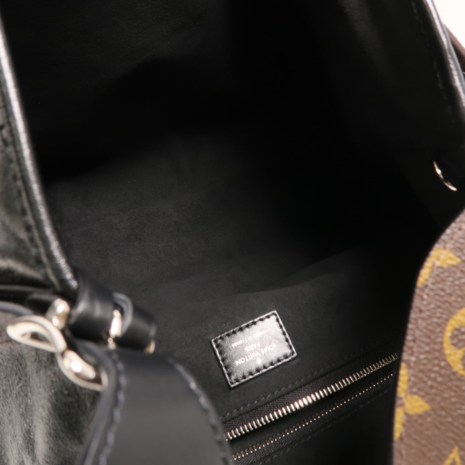 LOUIS VUITTON 羊皮皮革CarryAll Vibe MM肩背袋
