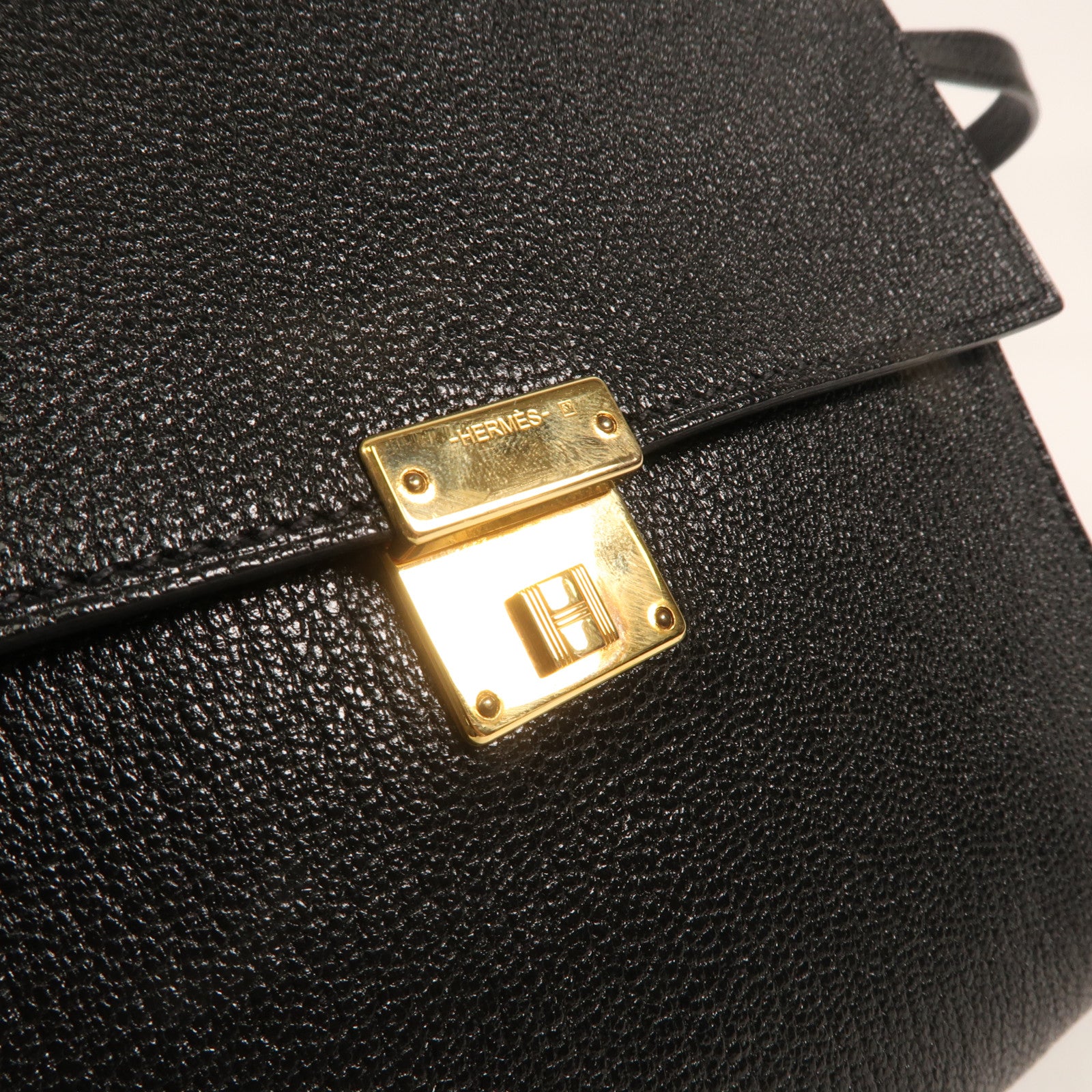 HERMES Chevre皮革Clic 16金扣肩背袋Noir