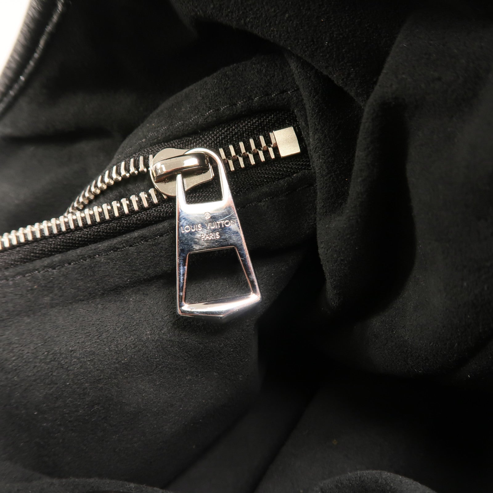 LOUIS VUITTON 羊皮皮革CarryAll Vibe MM肩背袋