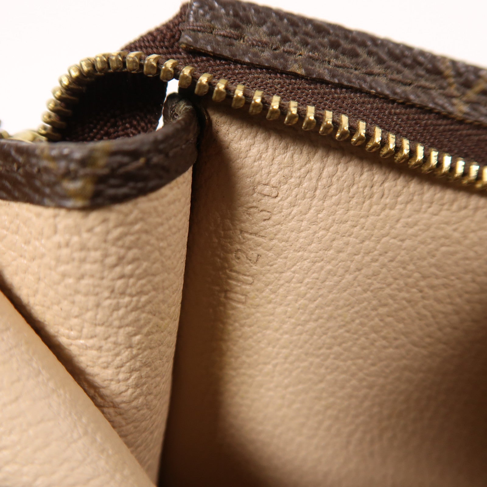 LOUIS VUITTON Monogram Toiletry Pouch金扣手拿包