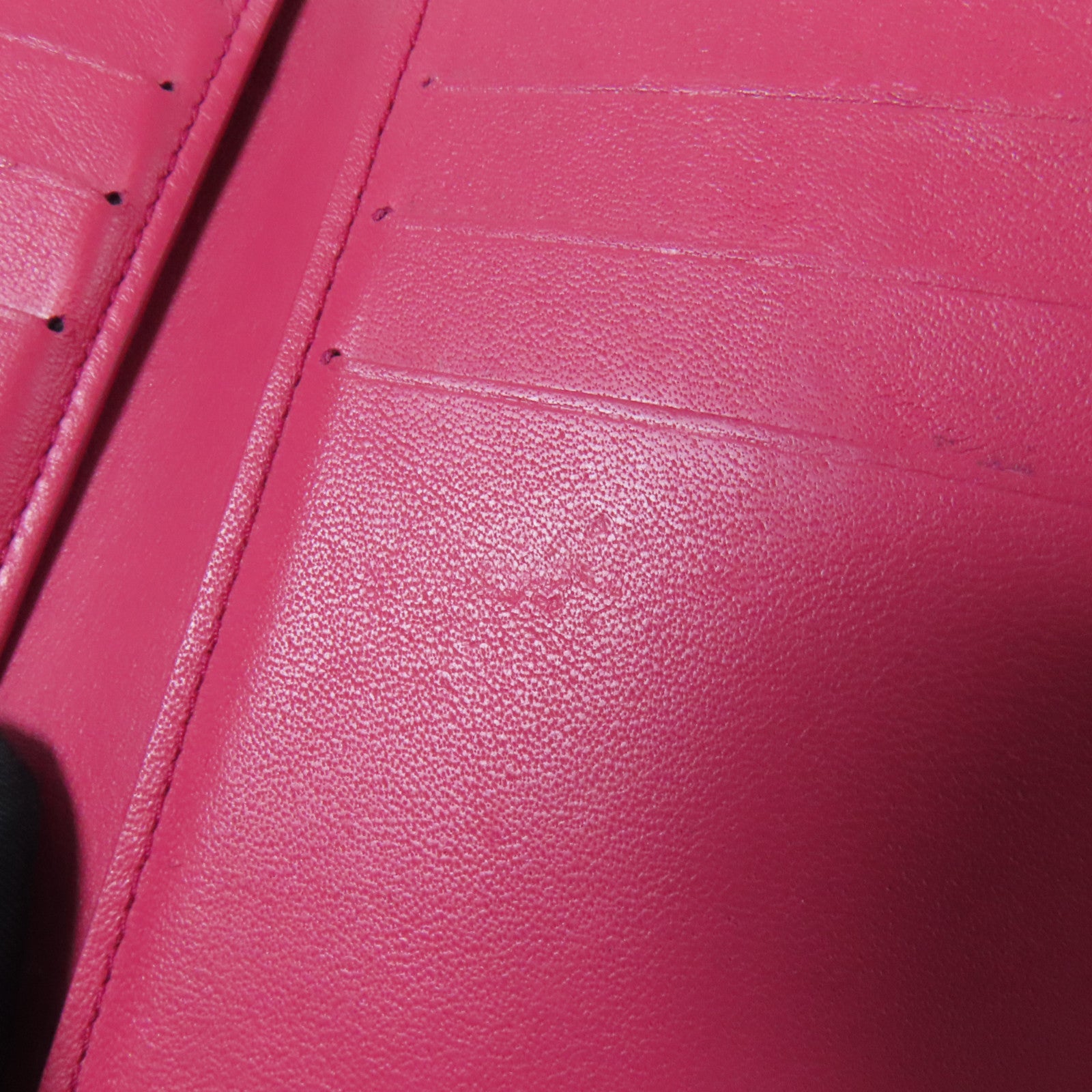 LOUIS VUITTON 牛皮皮革Capucines Compact金扣錢包