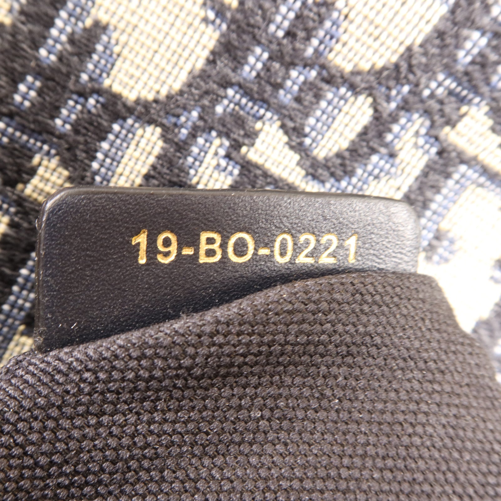 Dior 帆布30 Montaigne金扣肩背袋