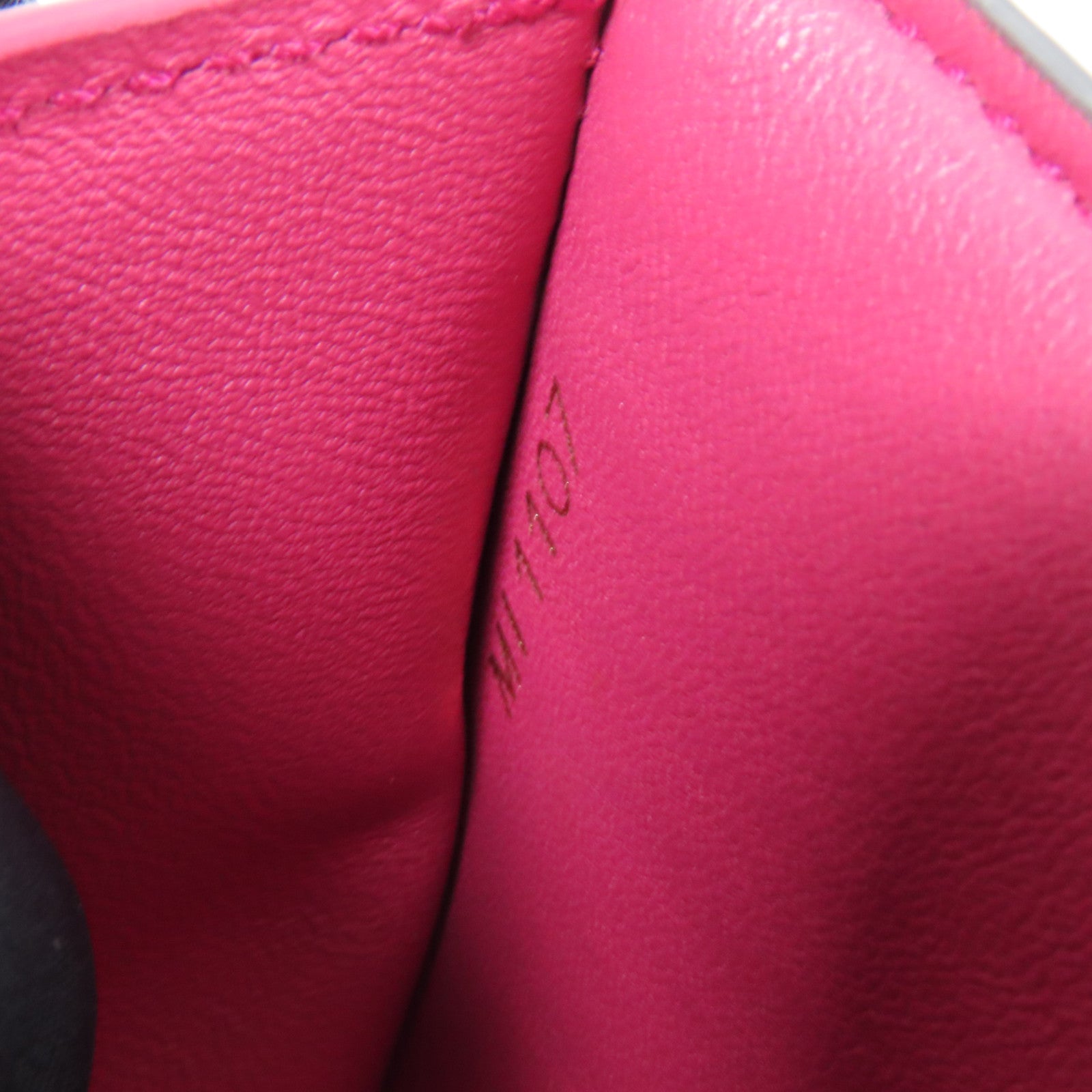 LOUIS VUITTON 牛皮皮革Capucines Compact金扣錢包