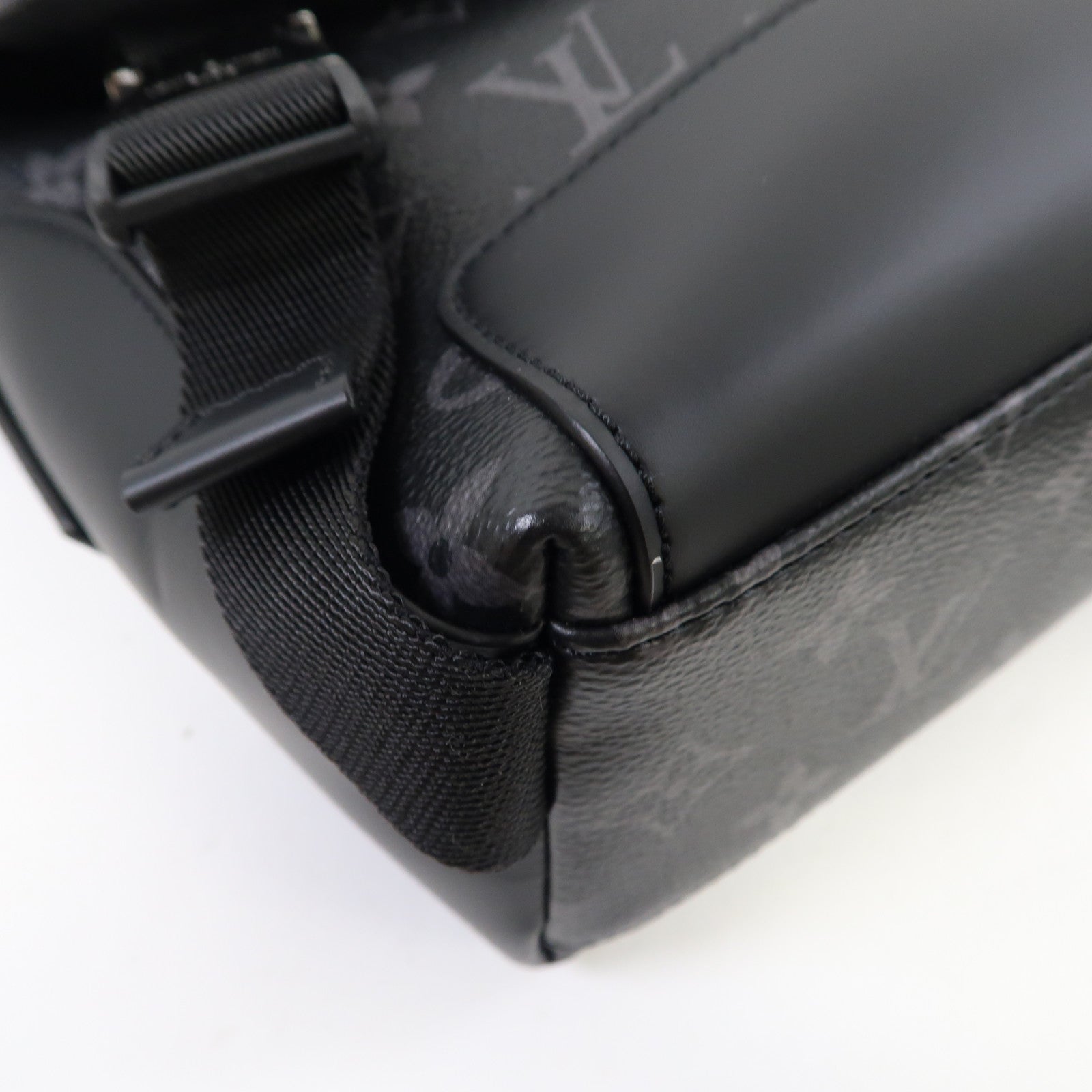 LOUIS VUITTON Monogram Eclipse Messenger PM Voyager銀扣肩背袋黑色