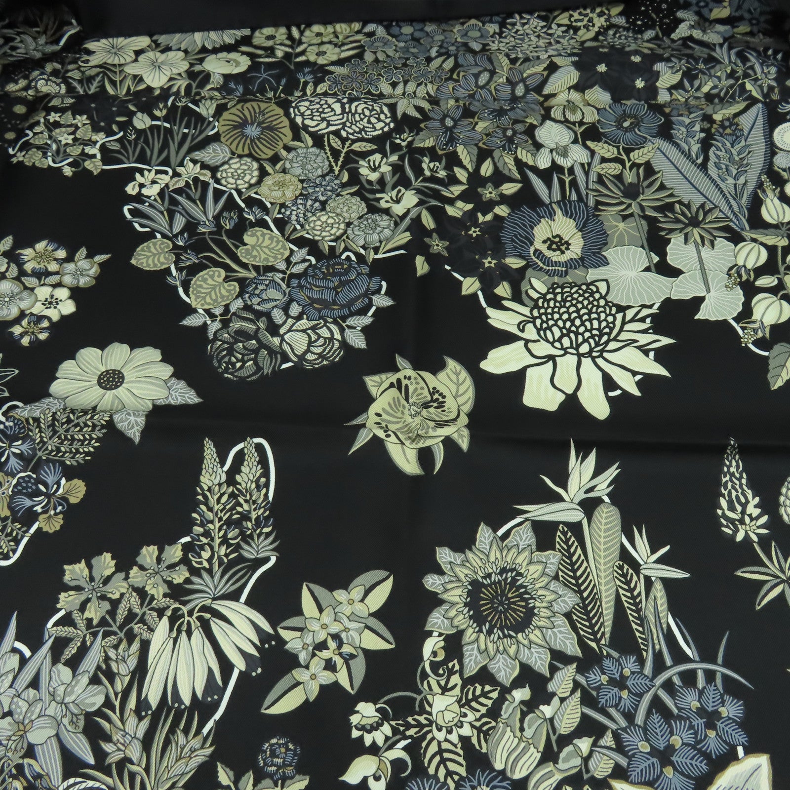 HERMES 【激減優惠】絲質Scarf 90x90絲巾黑色/啡色