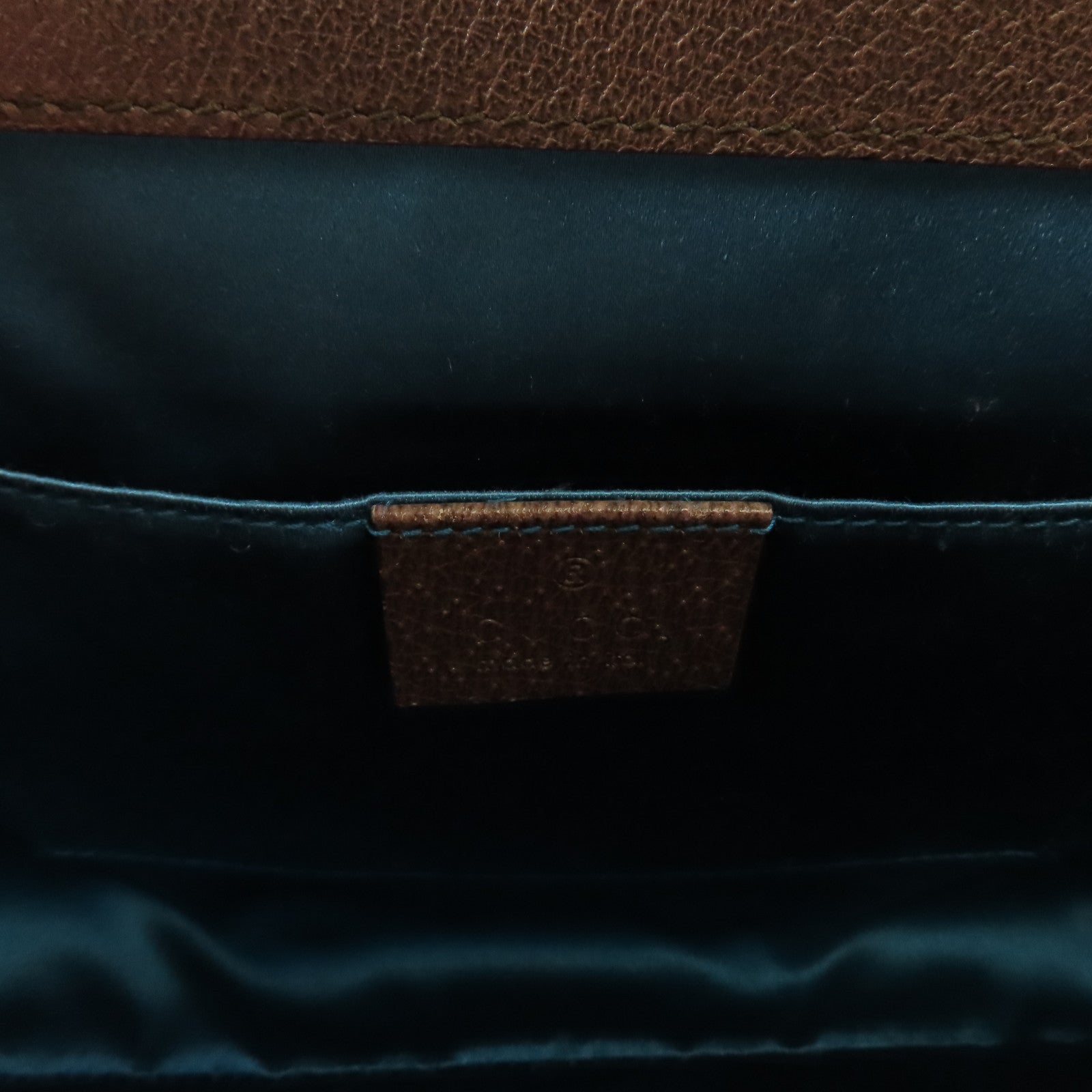 GUCCI 塗層帆布GG Supreme Ophidie金扣鏈帶肩背袋