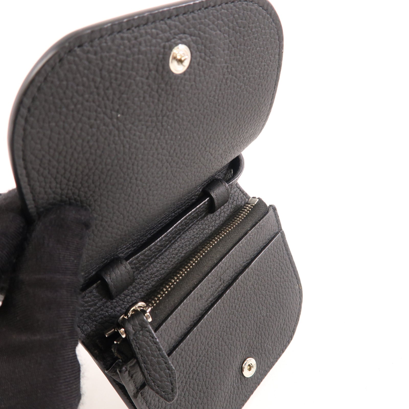 Salvatore Ferragamo 皮革Gancini銀扣肩背袋黑色