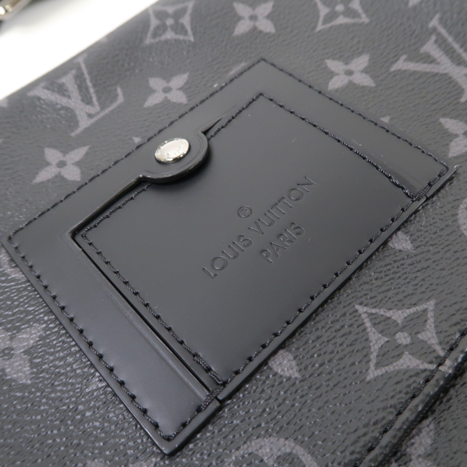 LOUIS VUITTON Monogram Eclipse Messenger PM Voyager銀扣肩背袋黑色