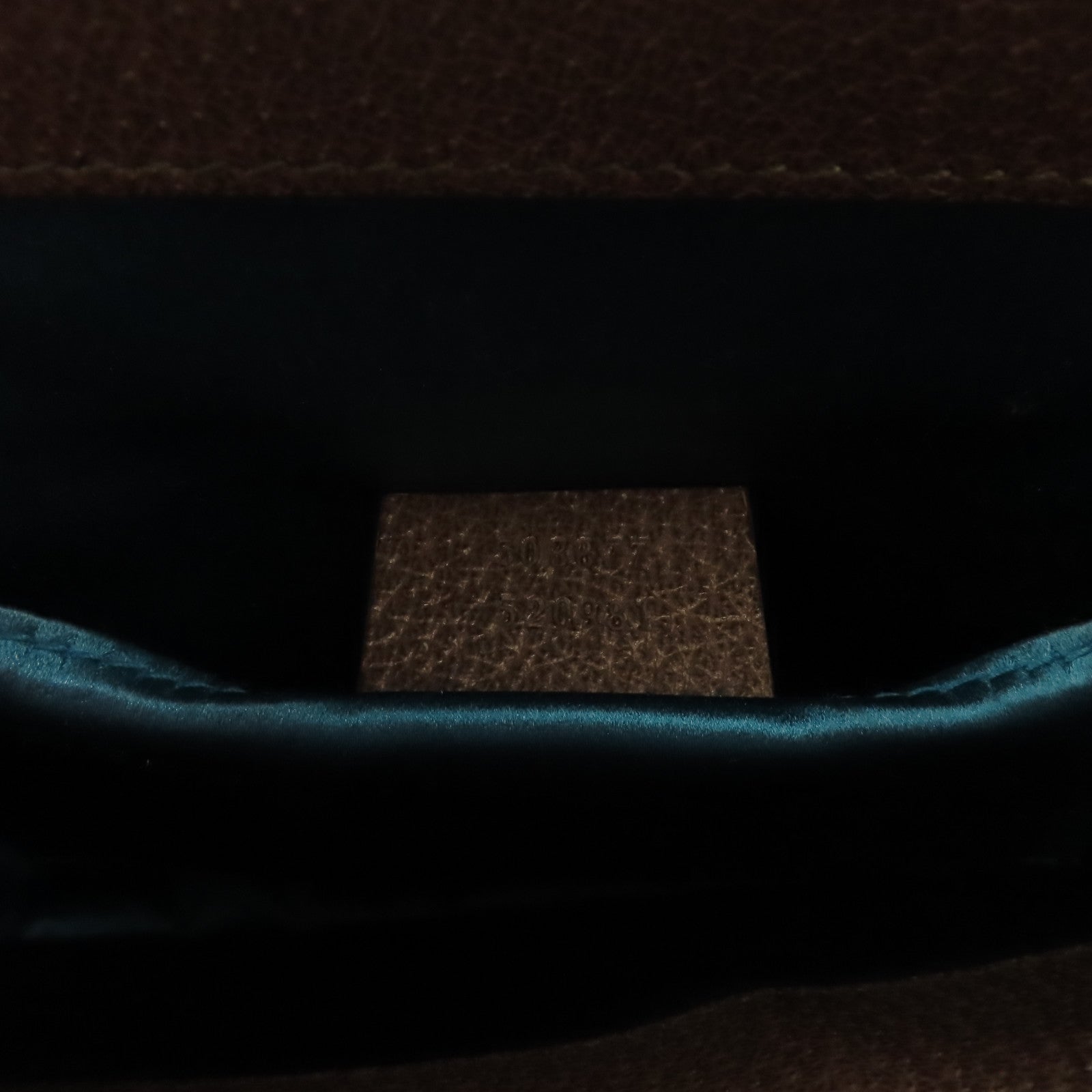GUCCI 塗層帆布GG Supreme Ophidie金扣鏈帶肩背袋