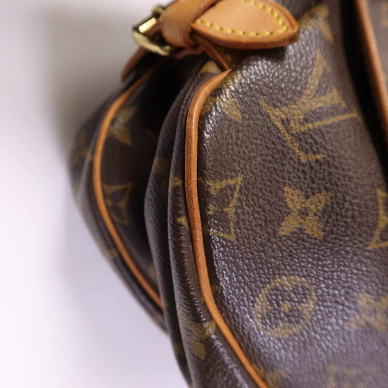 LOUIS VUITTON 【激減優惠】Monogram Saumur 30金扣肩背袋