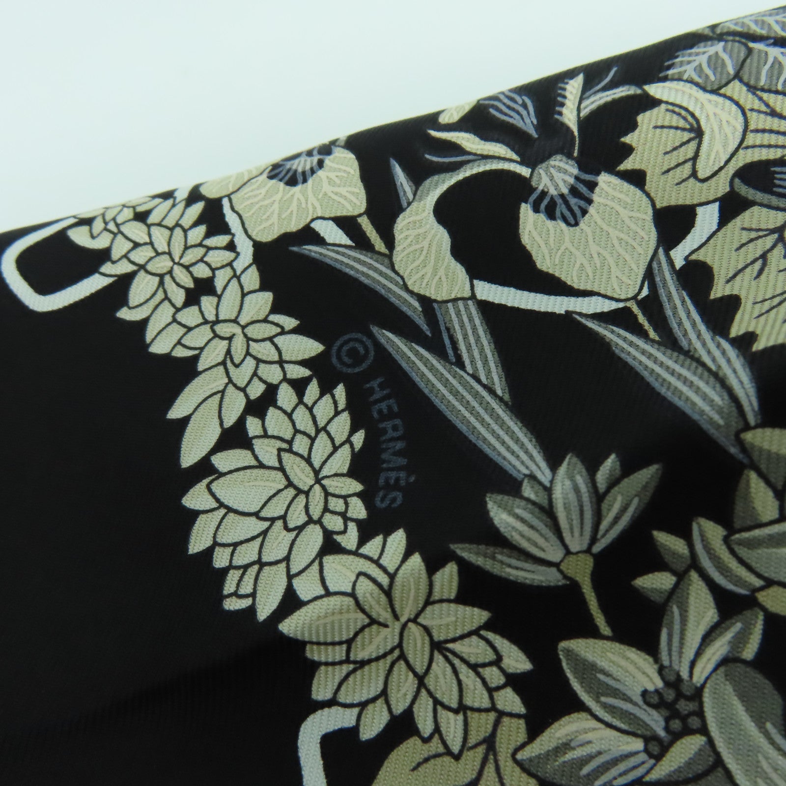 HERMES 【激減優惠】絲質Scarf 90x90絲巾黑色/啡色