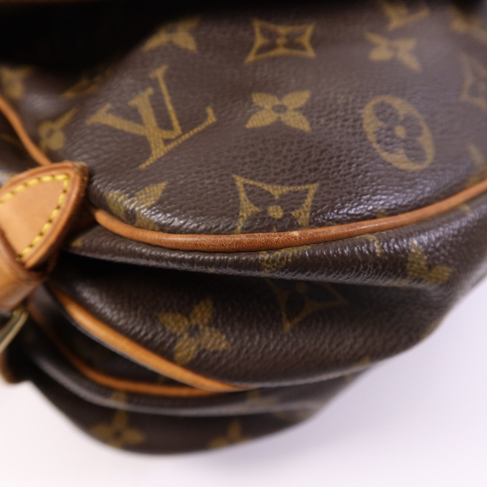 LOUIS VUITTON 【激減優惠】Monogram Saumur 30金扣肩背袋