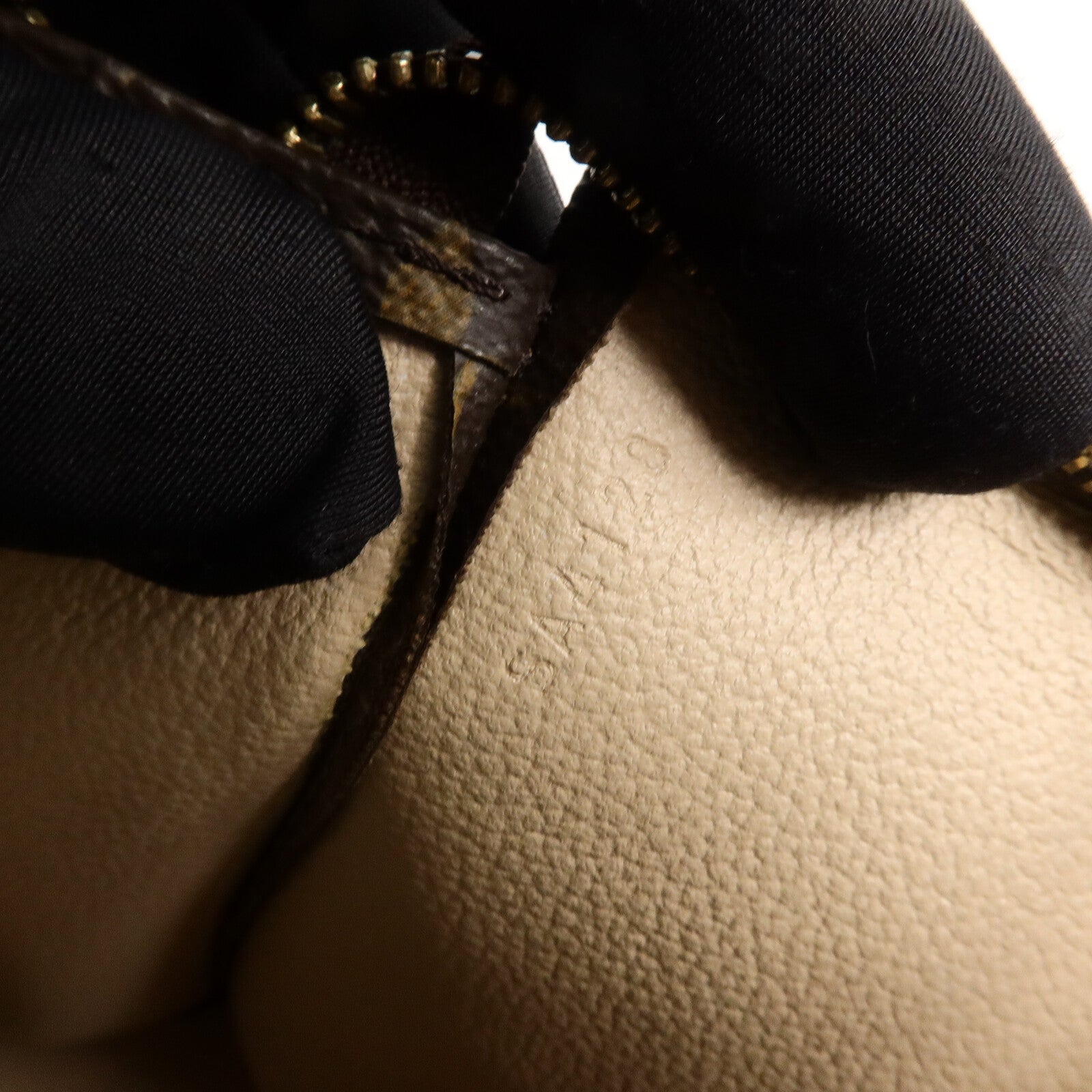 LOUIS VUITTON Monogram Poche Toilette手拿包