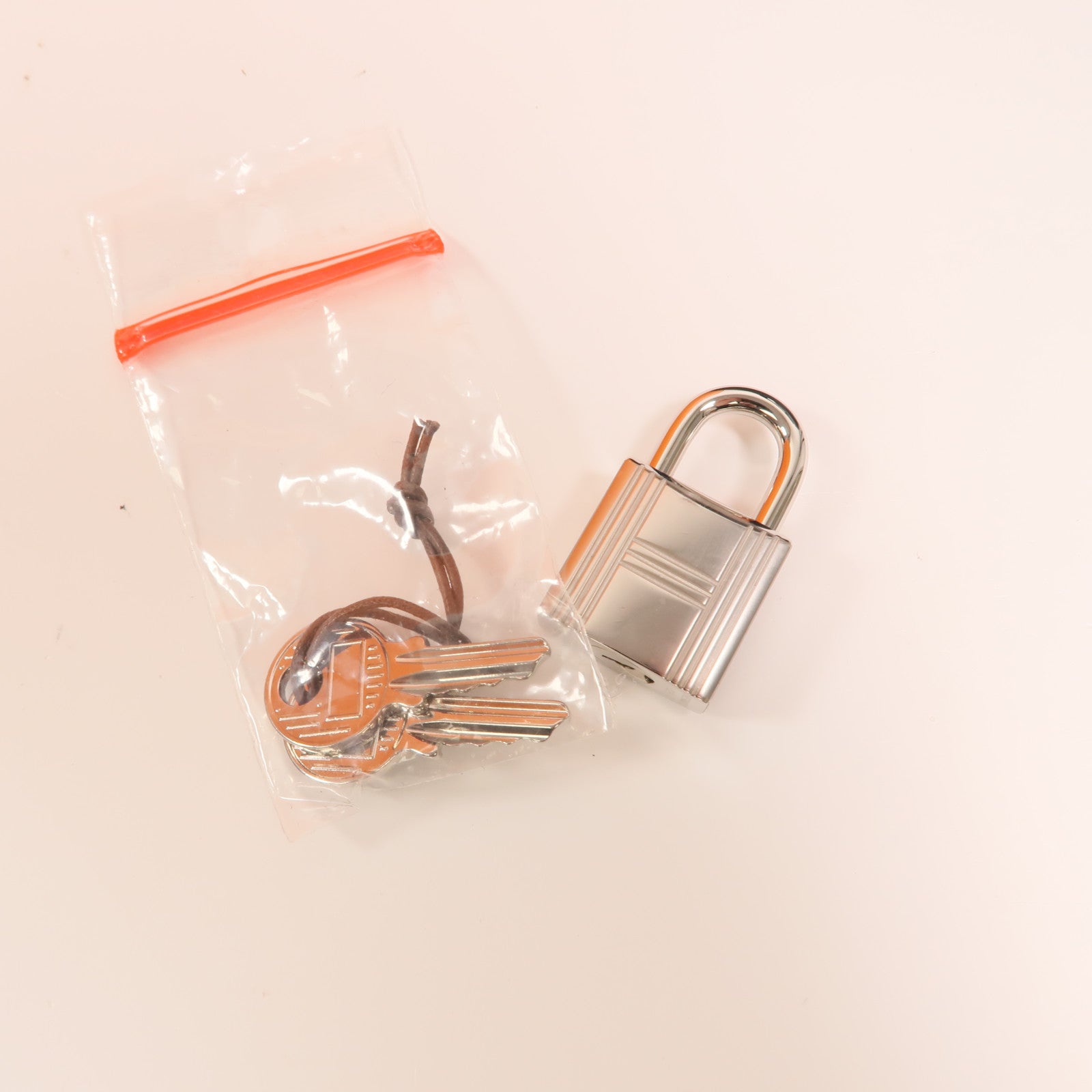 HERMES Clemence皮革Picotin MM銀扣手挽袋Noir