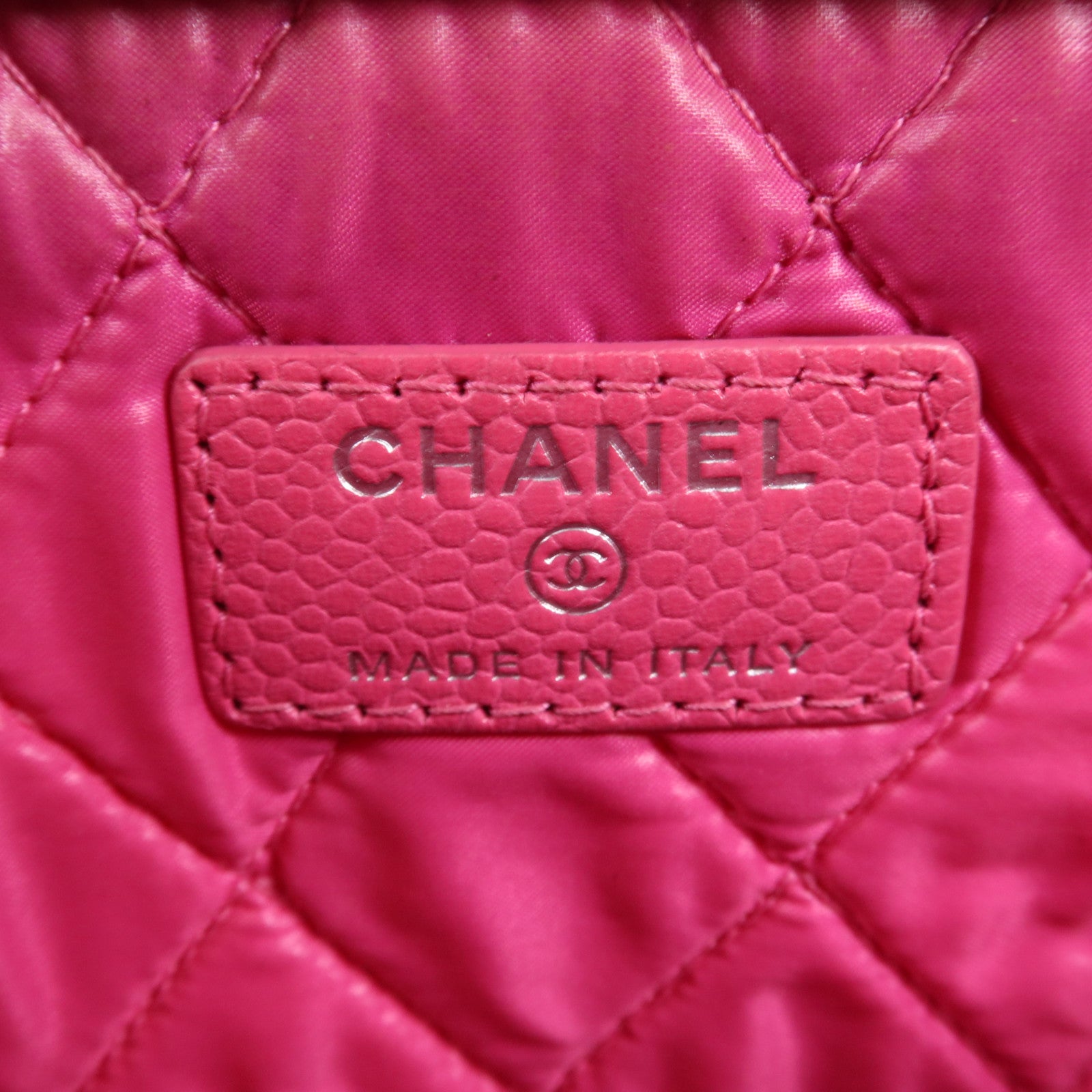 CHANEL 牛皮皮革Classic Medium銀扣手拿包