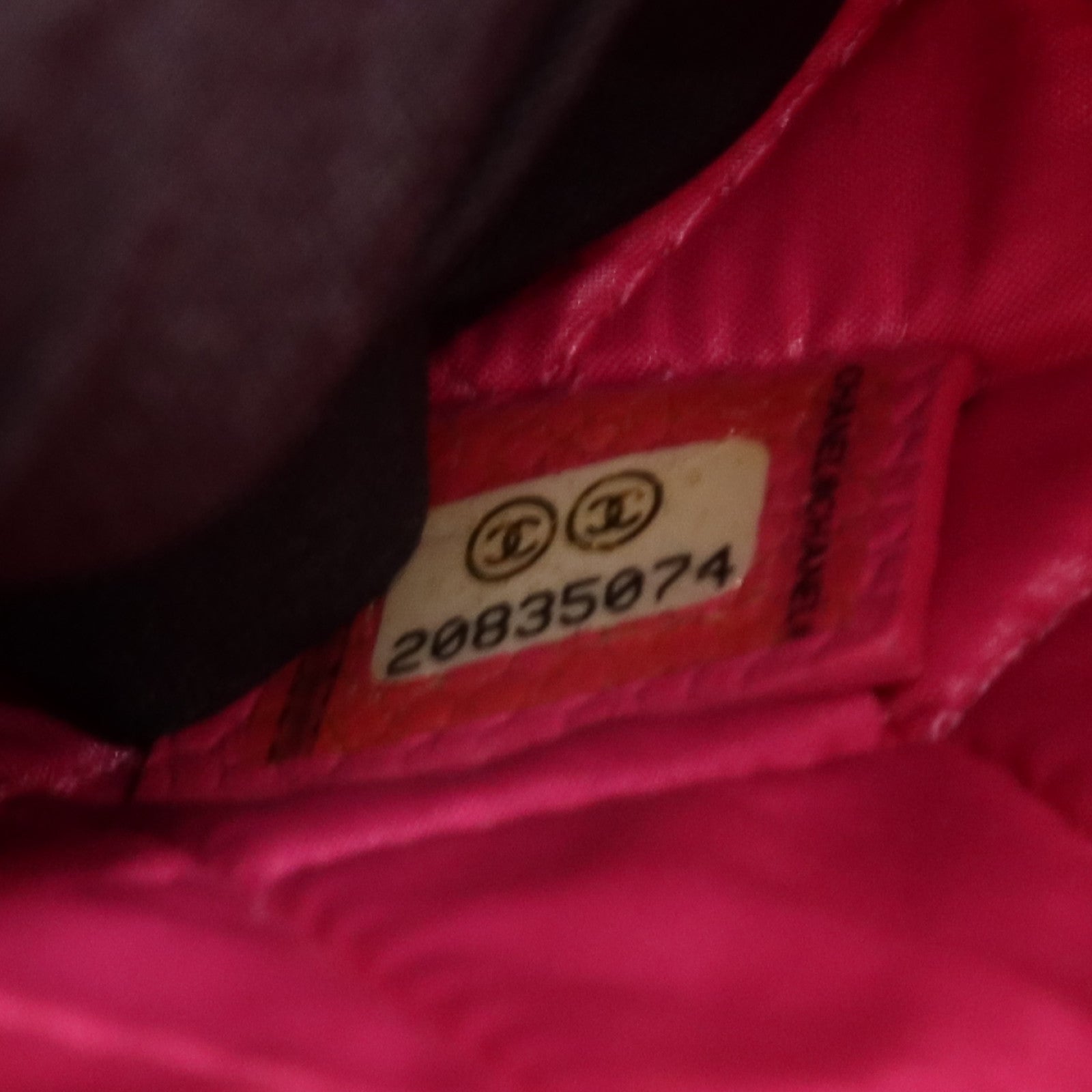 CHANEL 牛皮皮革Classic Medium銀扣手拿包