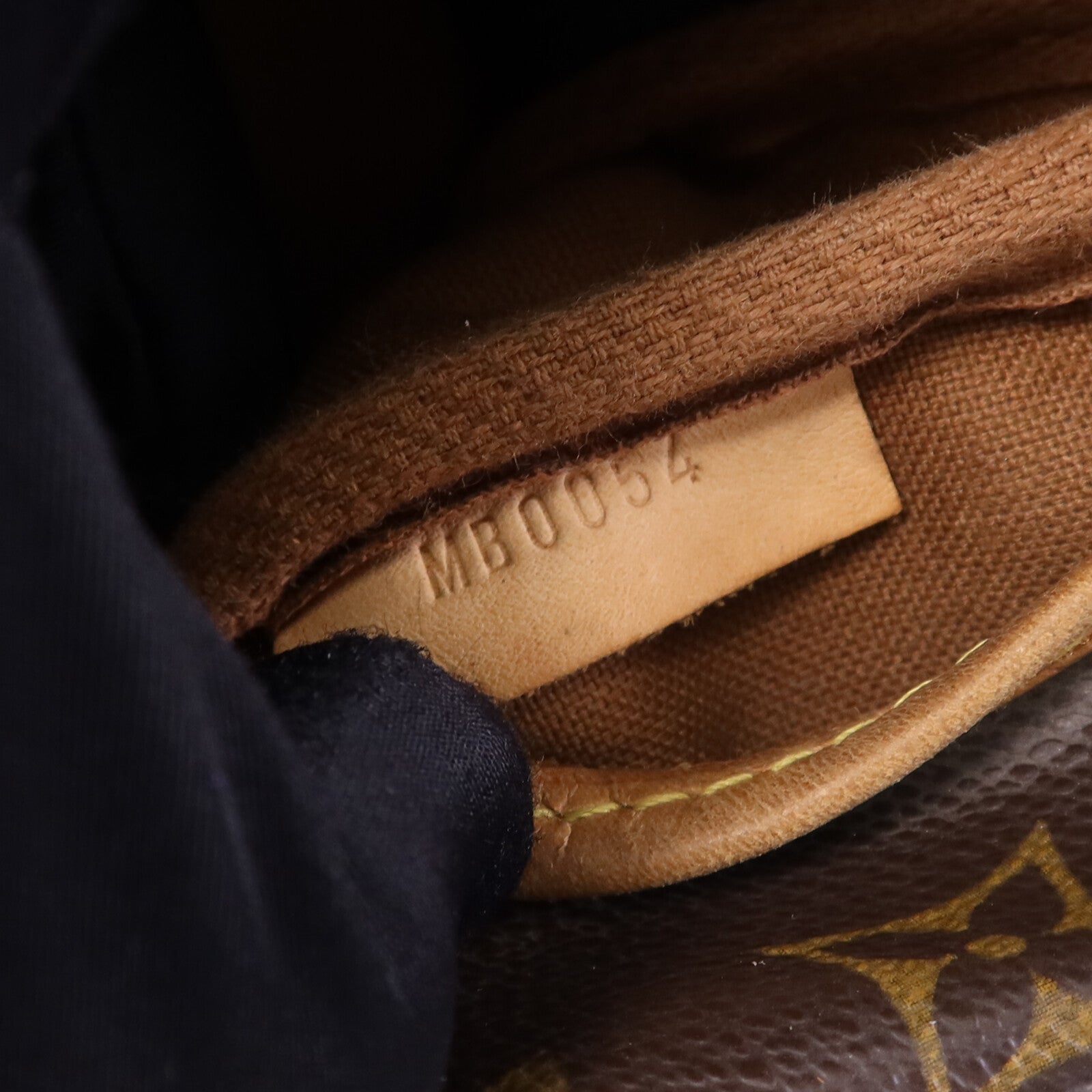LOUIS VUITTON 【激減優惠】Monogram Saumur 30金扣肩背袋