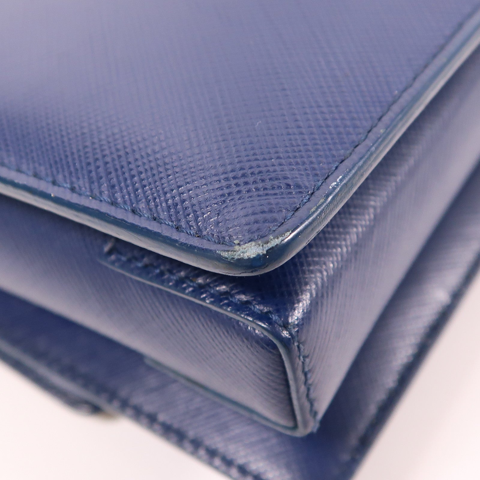 Salvatore Ferragamo 牛皮皮革Chain Shoulder金扣鏈帶肩背袋